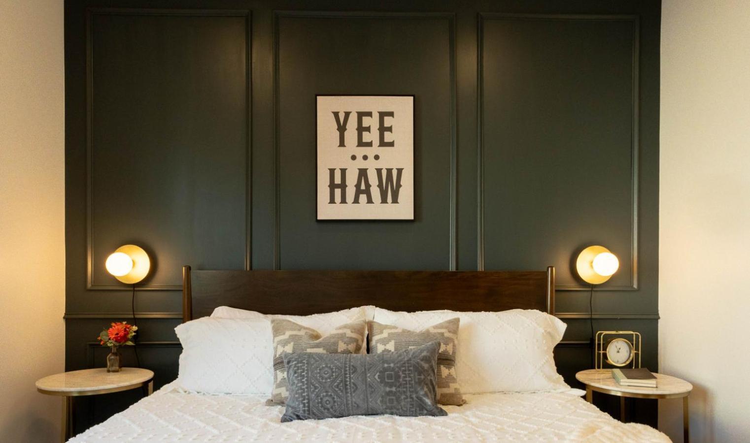 Holiday home Sparkly Boots And Pink Floors Great Location