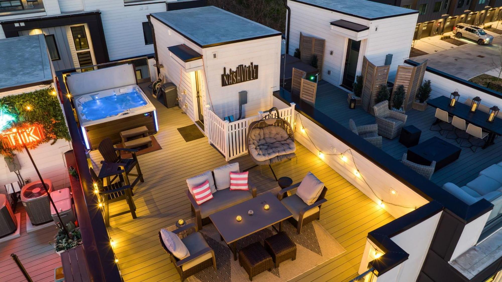 Holiday home Dixieland Delight By Avantstay Rooftop Hot Tub Games Views Near Broadway