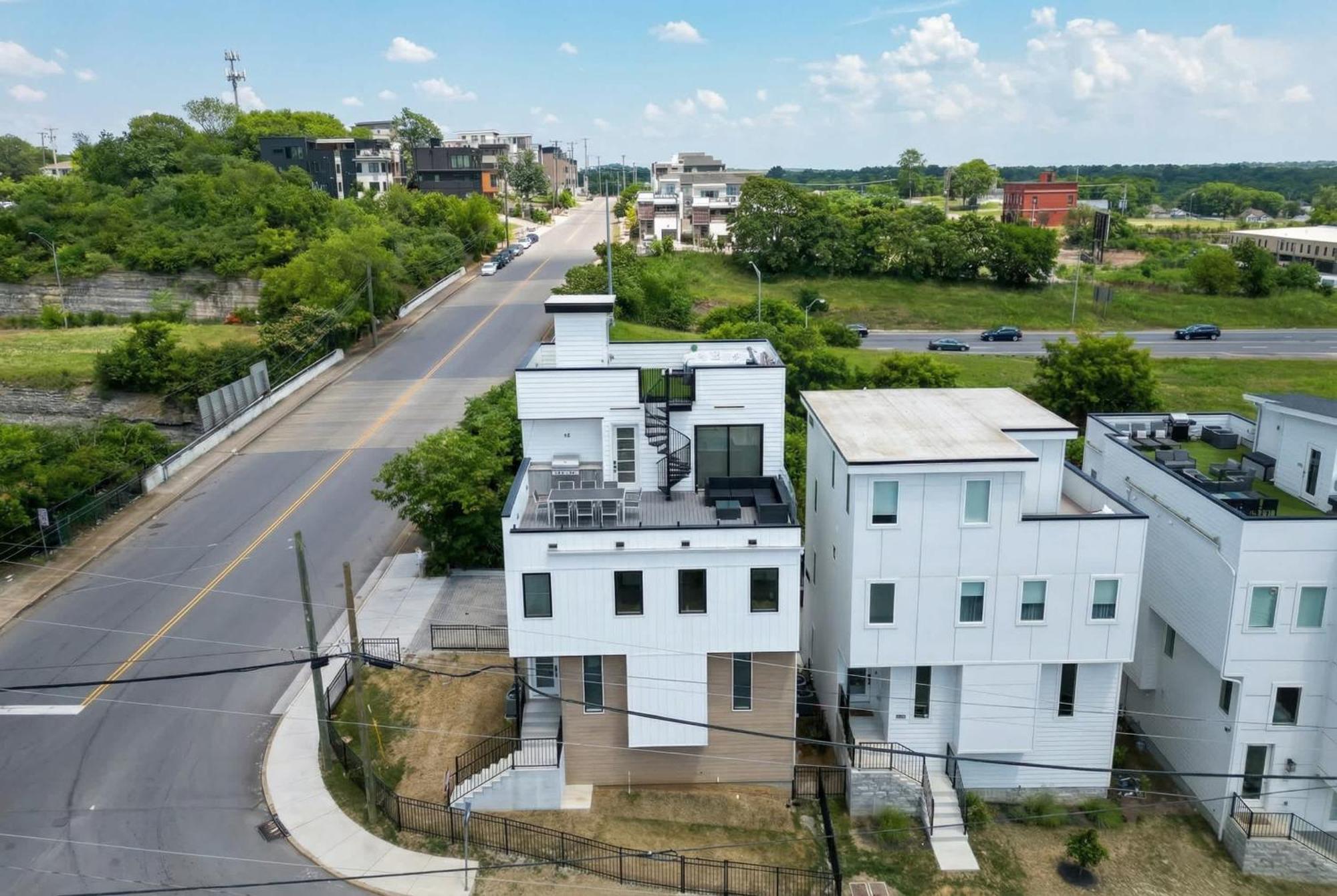 Elevator With Rooftop Hot Tub & Spacious Yard Nashville