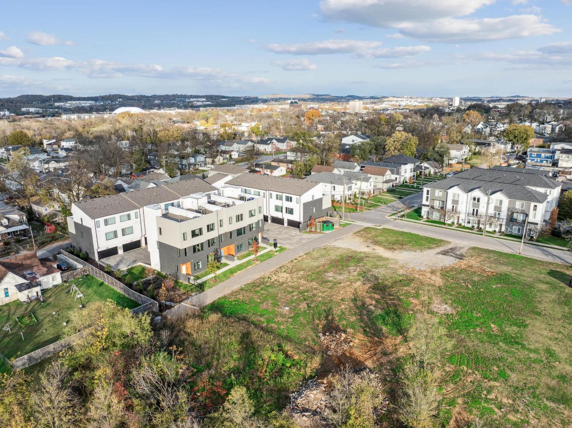 Private With Rooftop Game Near Downtown Holiday home *