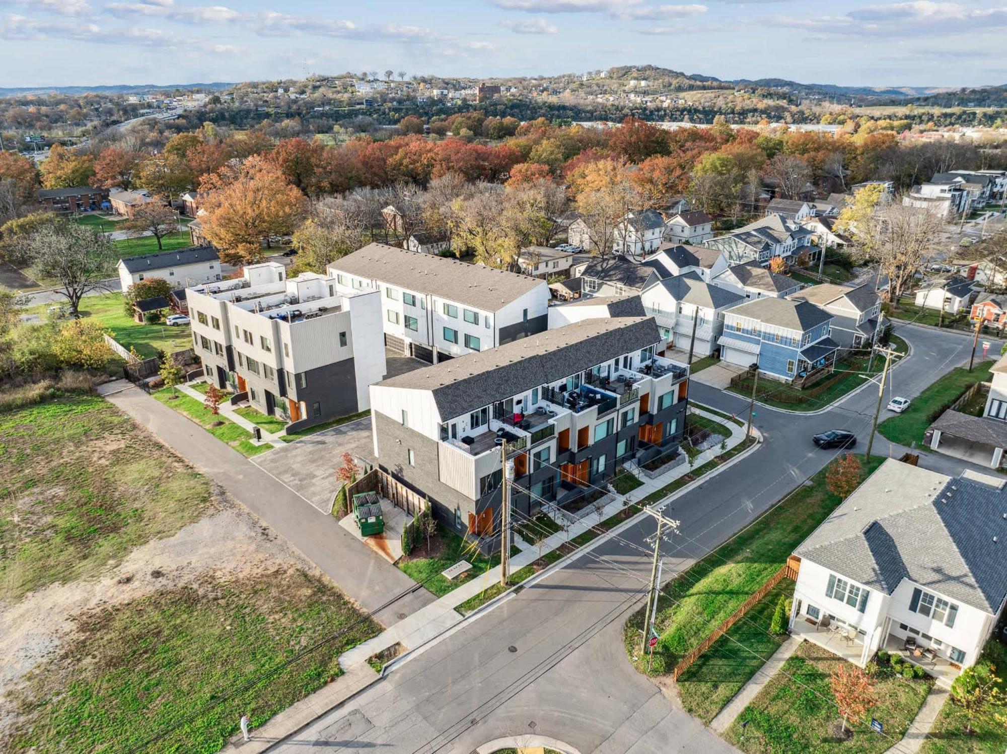 Private With Rooftop Game Near Downtown *