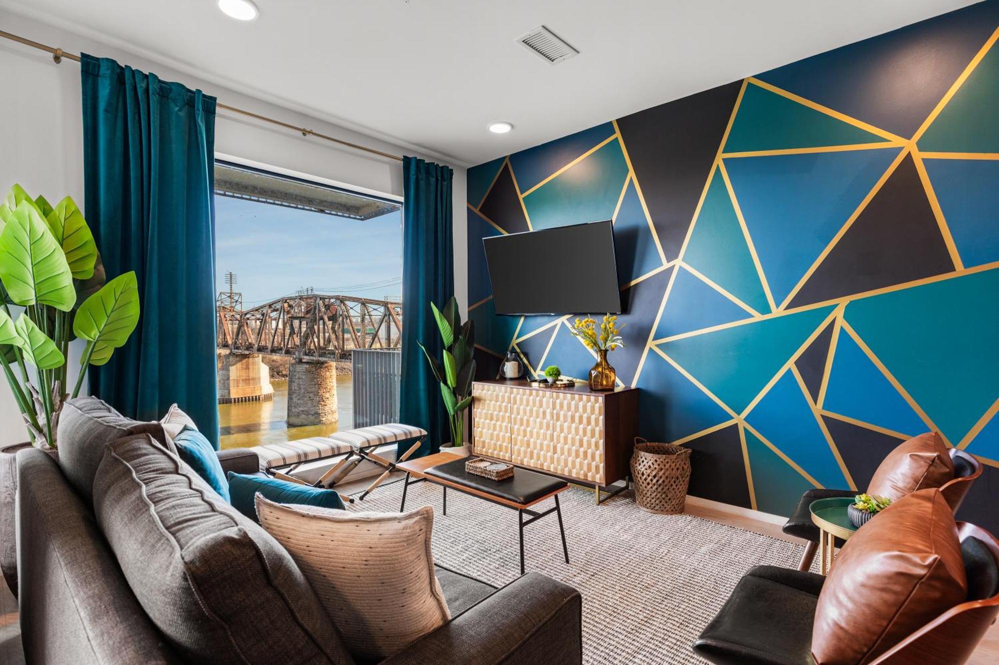 Upscale Riverview With Garage Walk To Downtown Nashville