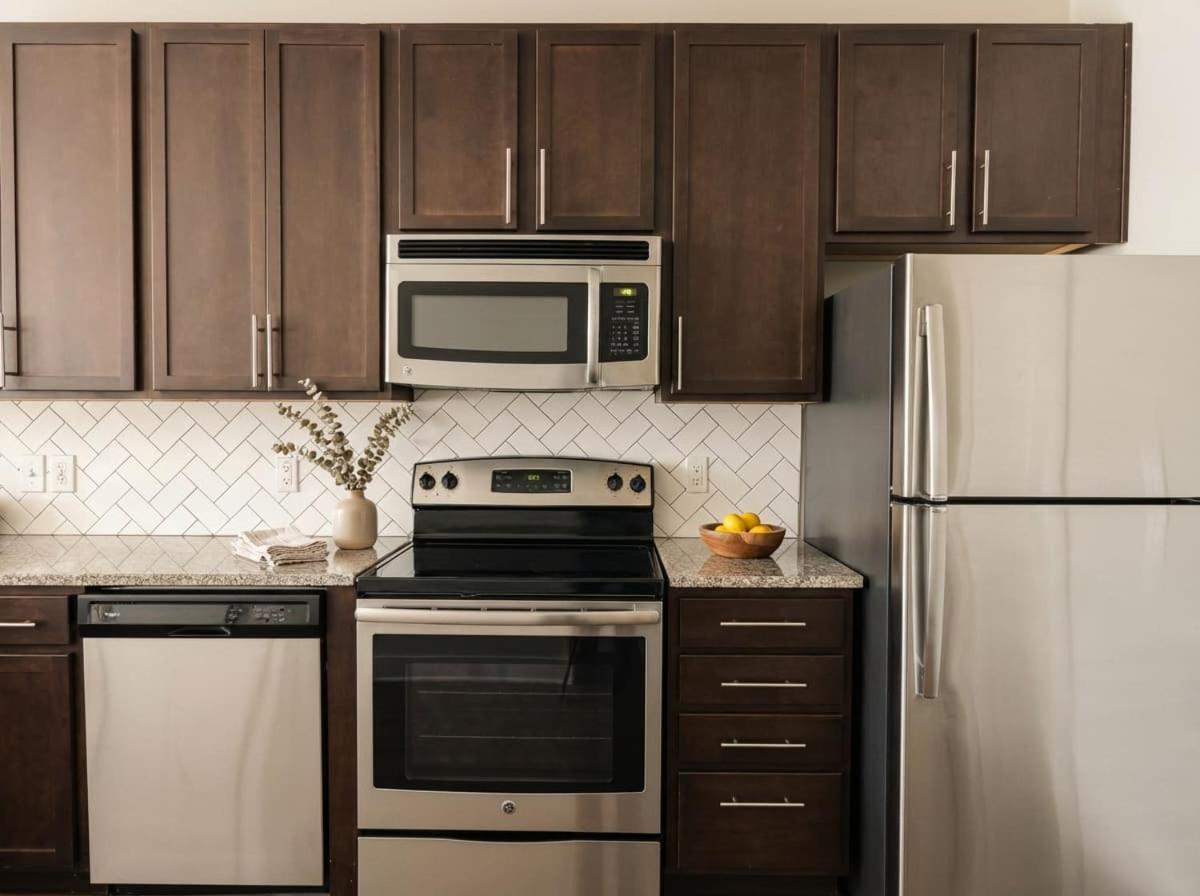 Apartment Boulevard Midtown 1br Pool Gym Parking 06