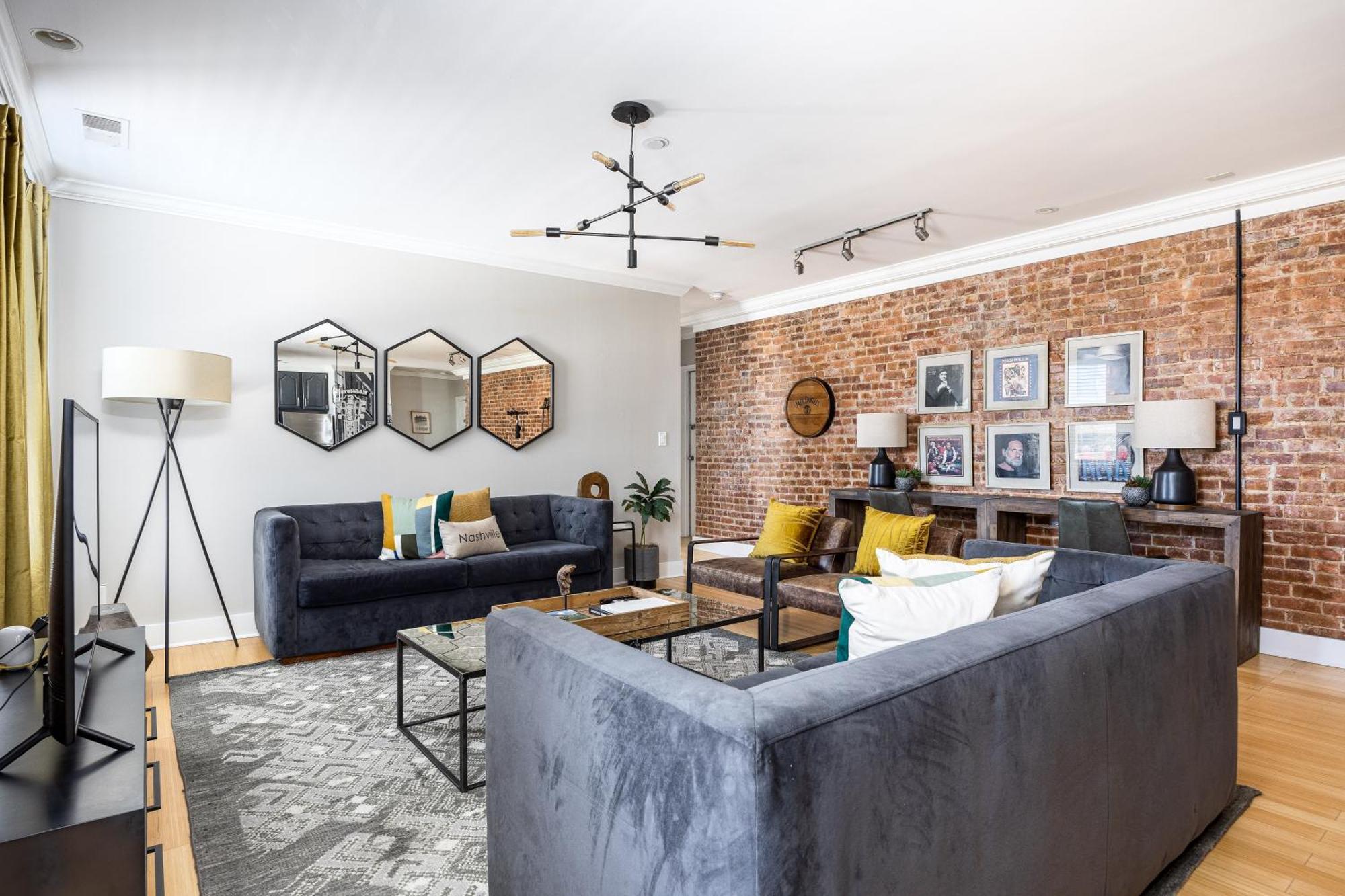 Apartment Music Views Downtown - Parking Included