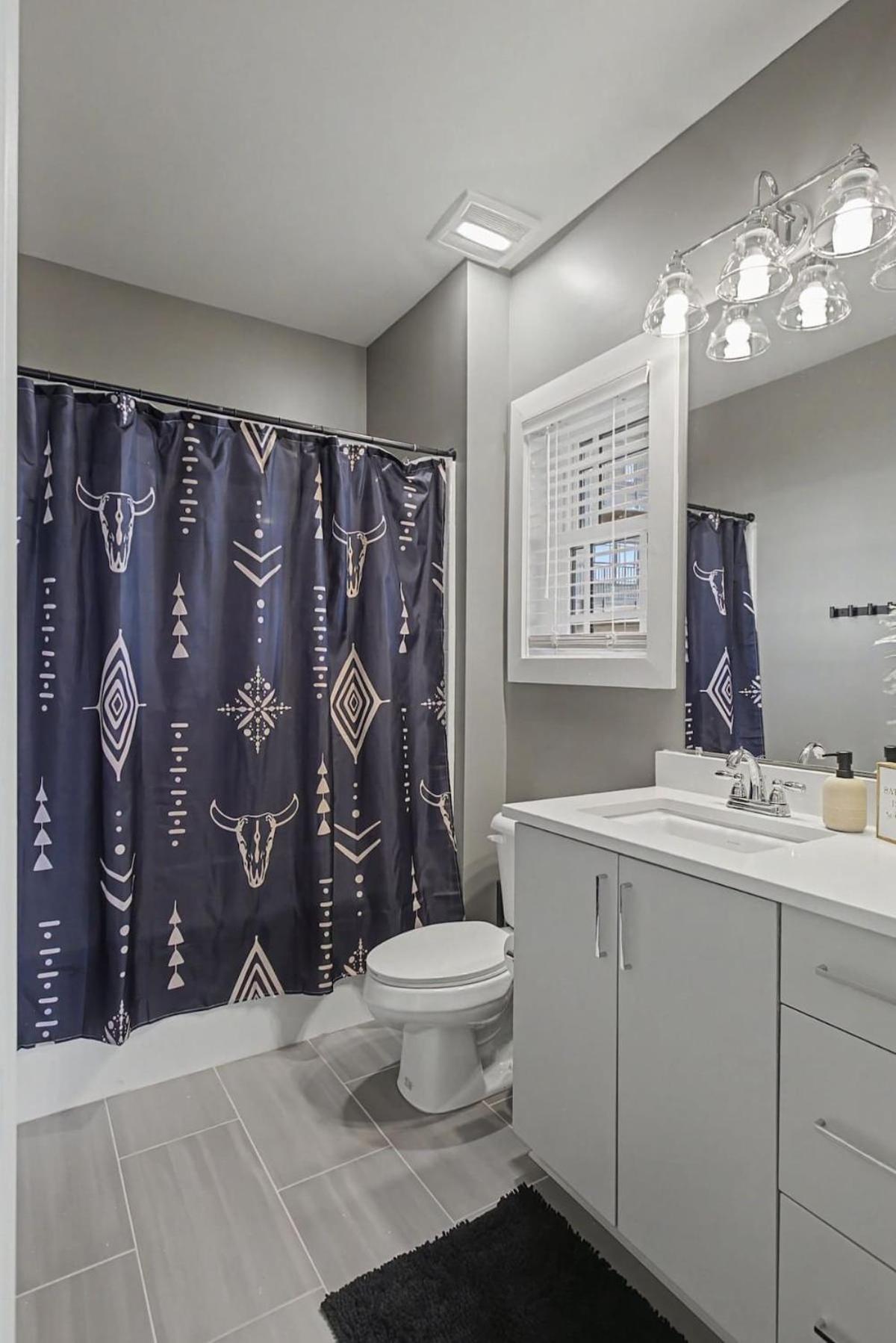 2br In Walkable Area & 5 Mins To Broadway Nashville