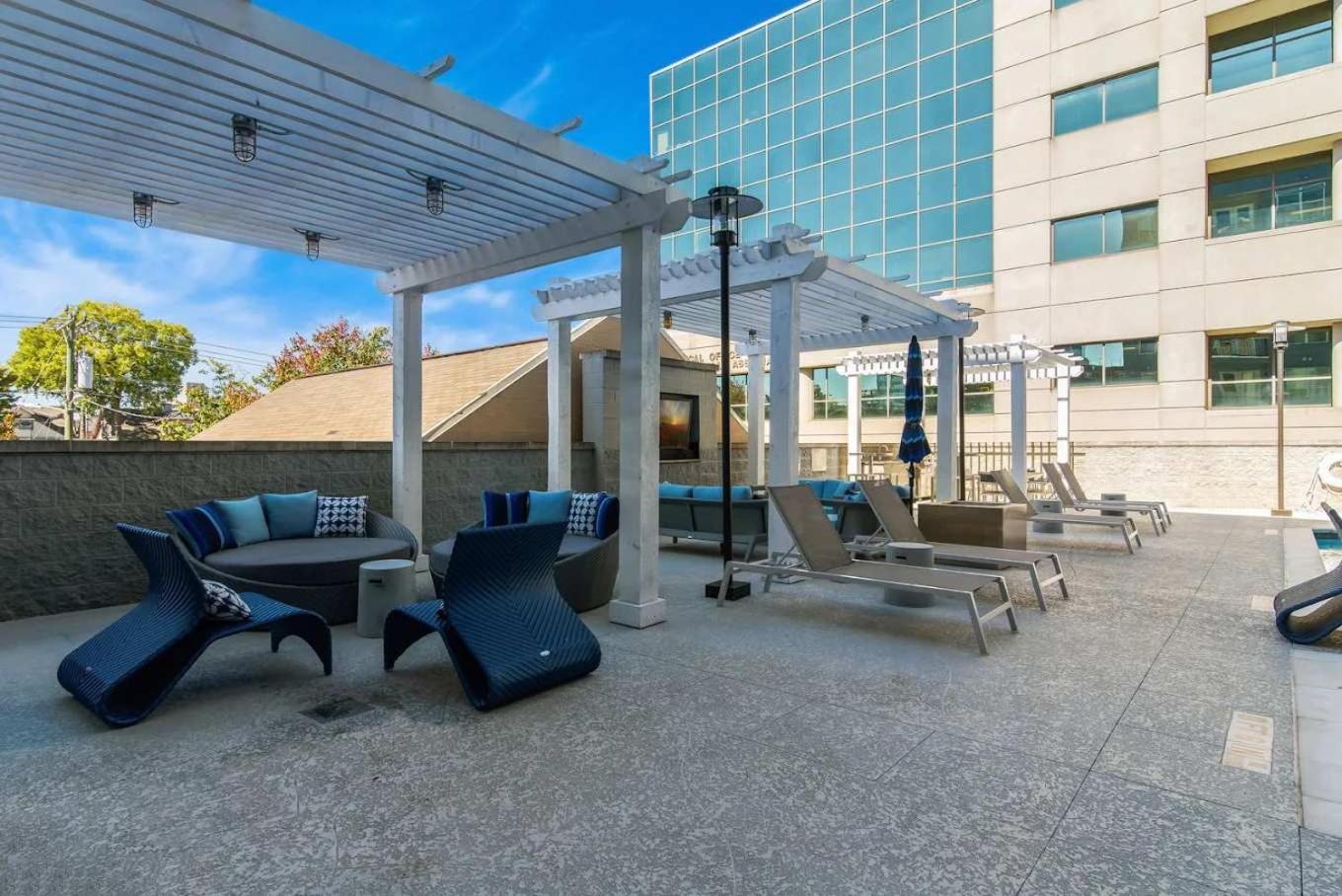 Boulevard Midtown 1br Pool Gym Parking 06 Apartment *