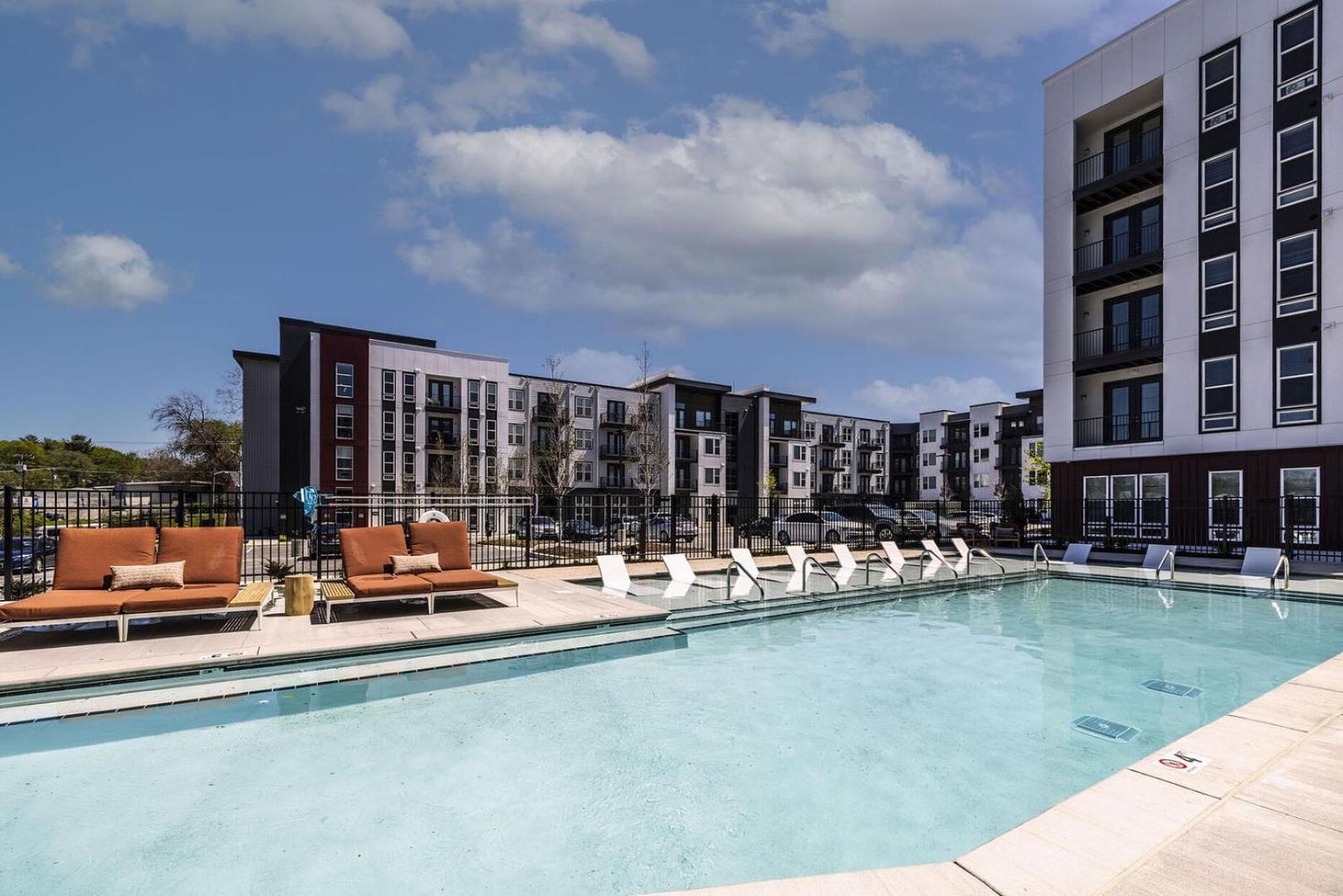 Landing Stunning 1Bd Gym Clubhouse Apartment