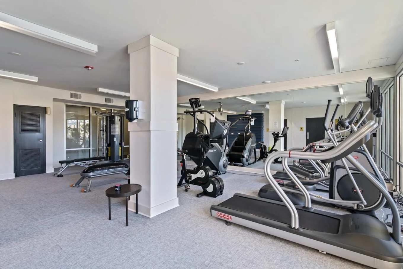 Boulevard Midtown 1br Pool Gym Parking 06 Apartment *