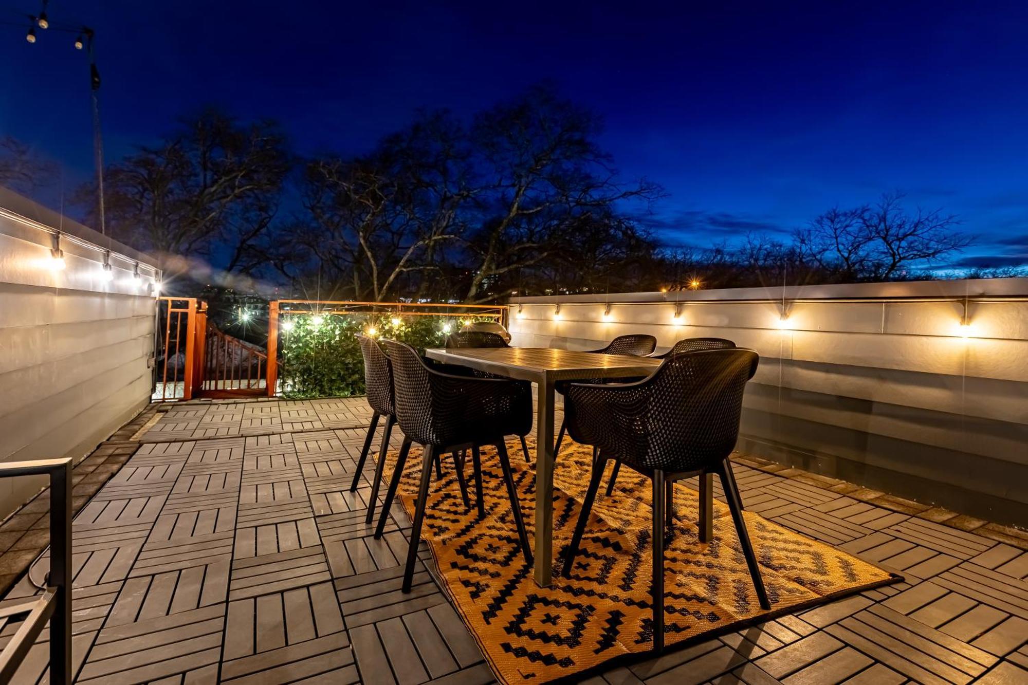 Modern Luxe Townhome With Rooftop Cinema Apartment *