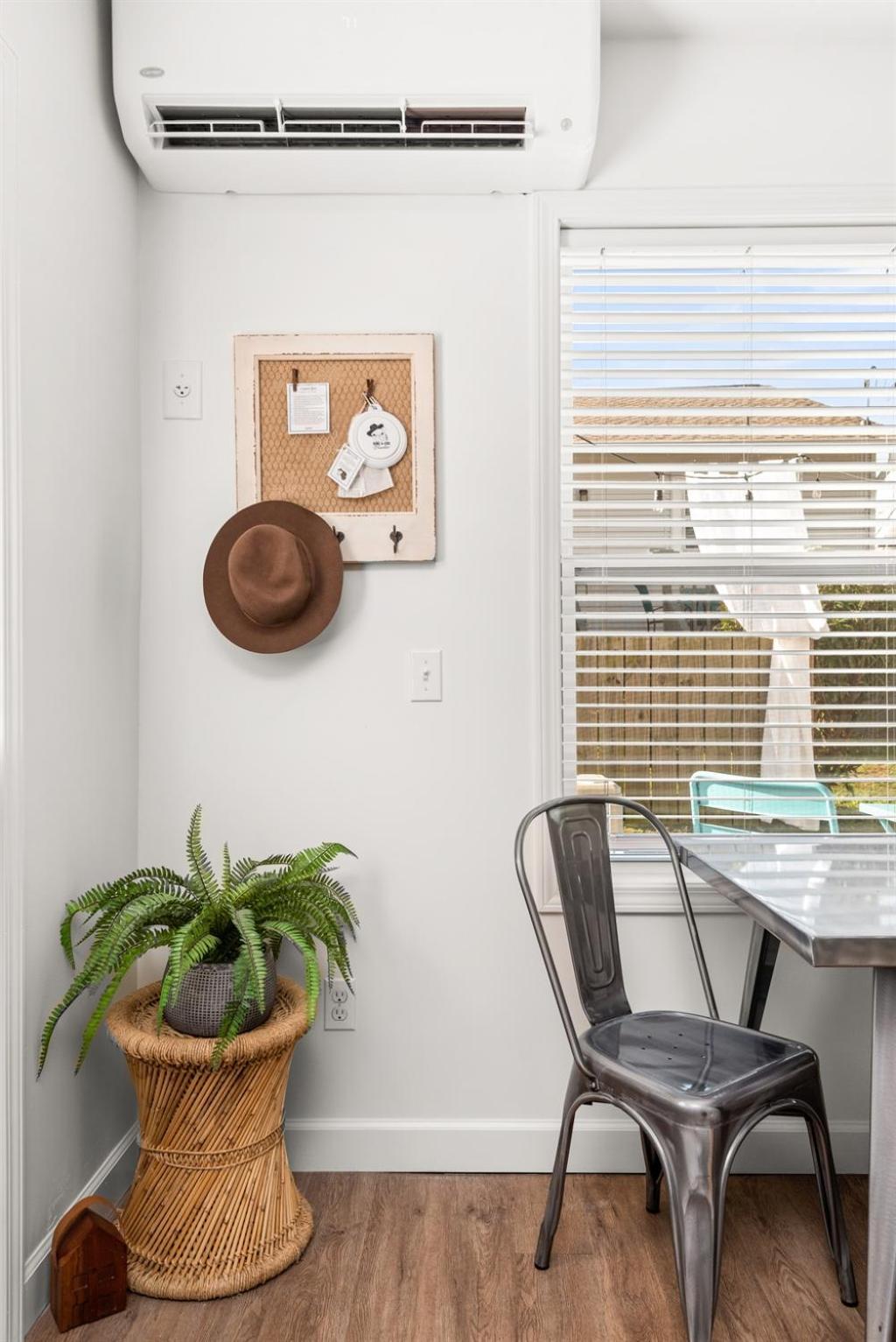 Private With Fenced Yard In Walkable East Holiday home