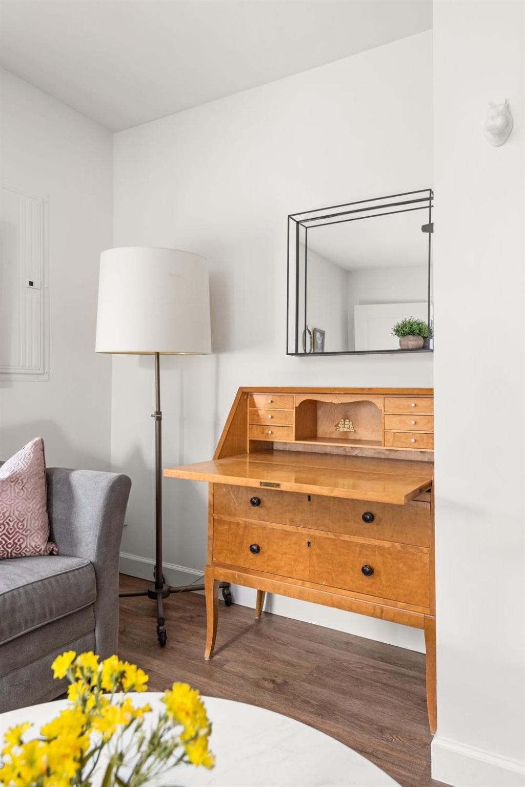 Holiday home Private With Fenced Yard In Walkable East *