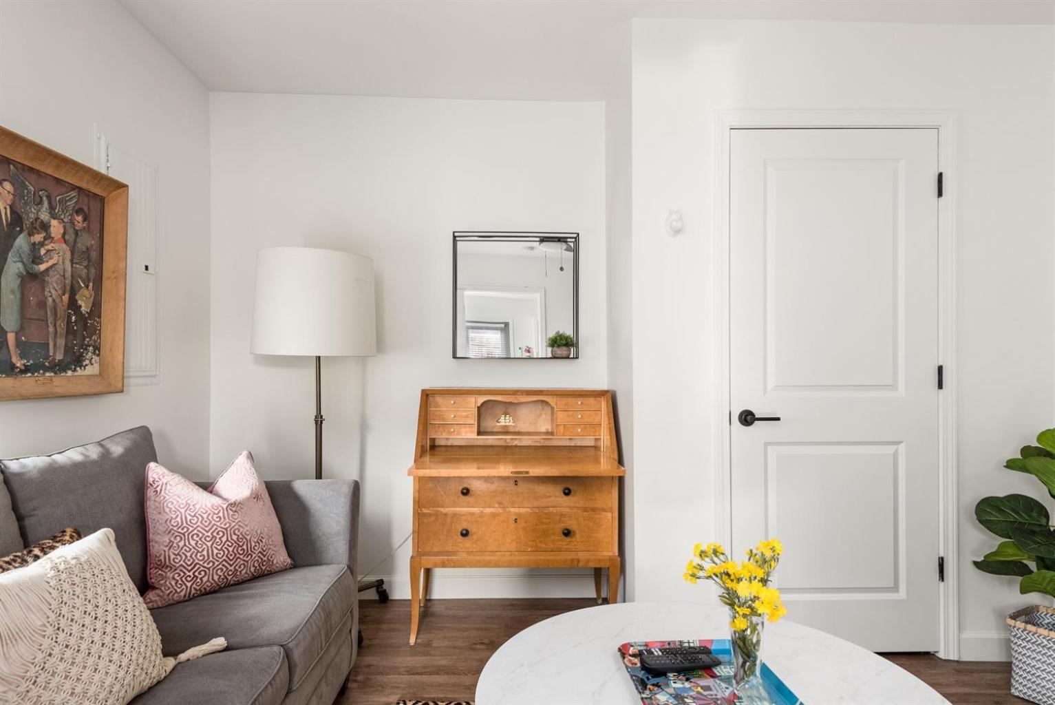 Private With Fenced Yard In Walkable East Holiday home