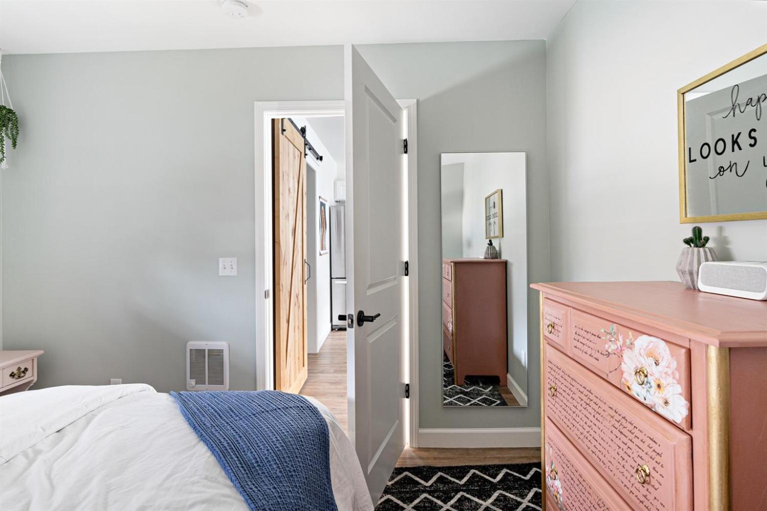 Holiday home Private With Fenced Yard In Walkable East