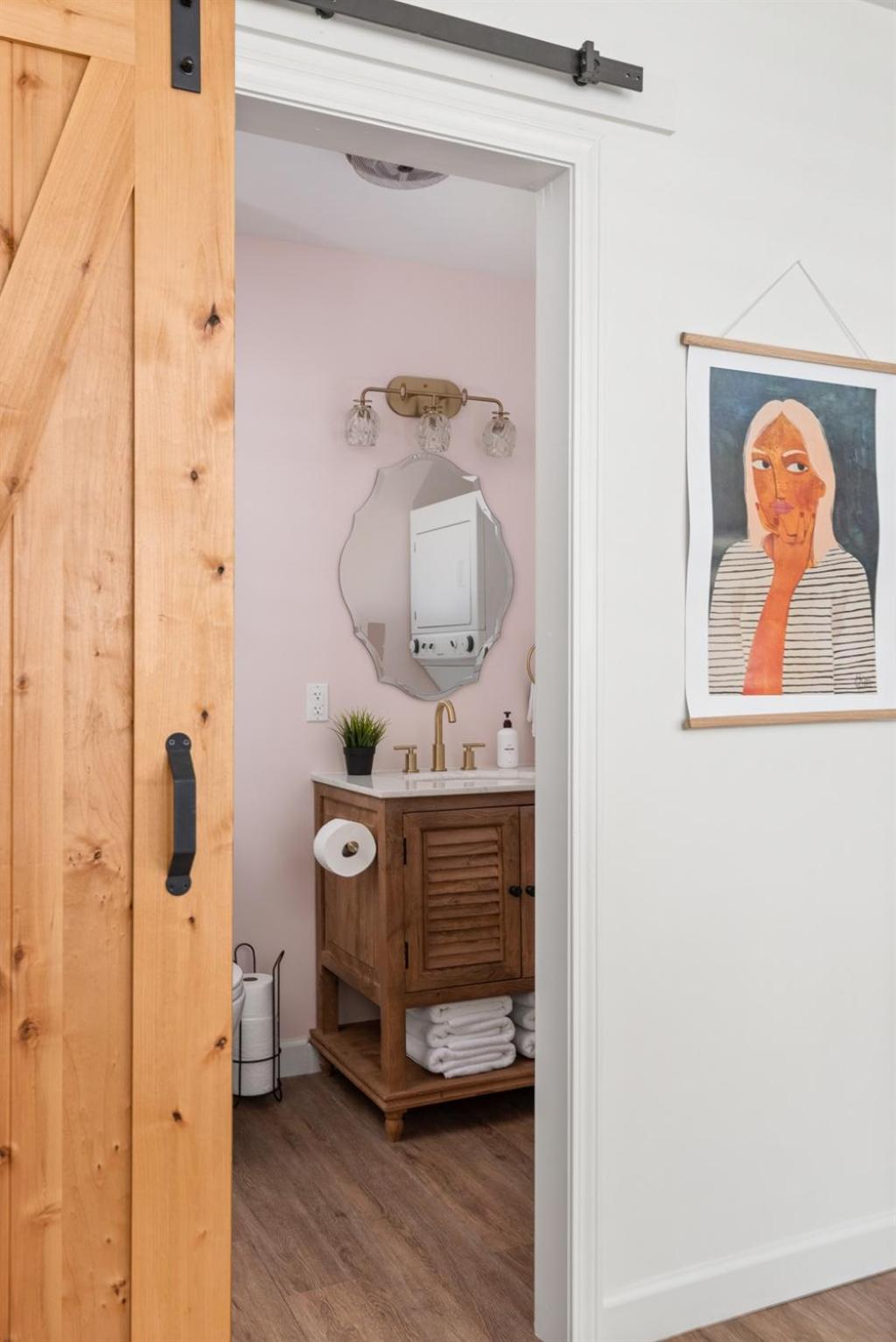 Holiday home Private With Fenced Yard In Walkable East *