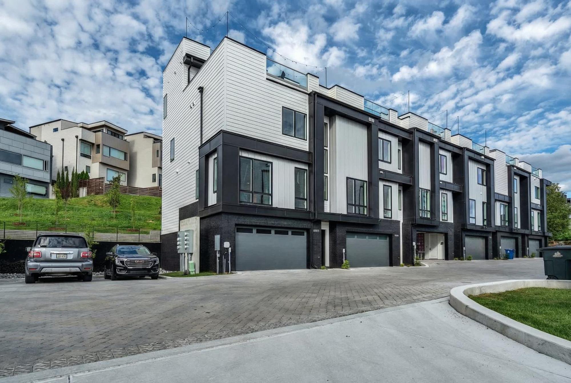 New We Roll Rooftop - Hot Tub With Views - 13 Beds Holiday home