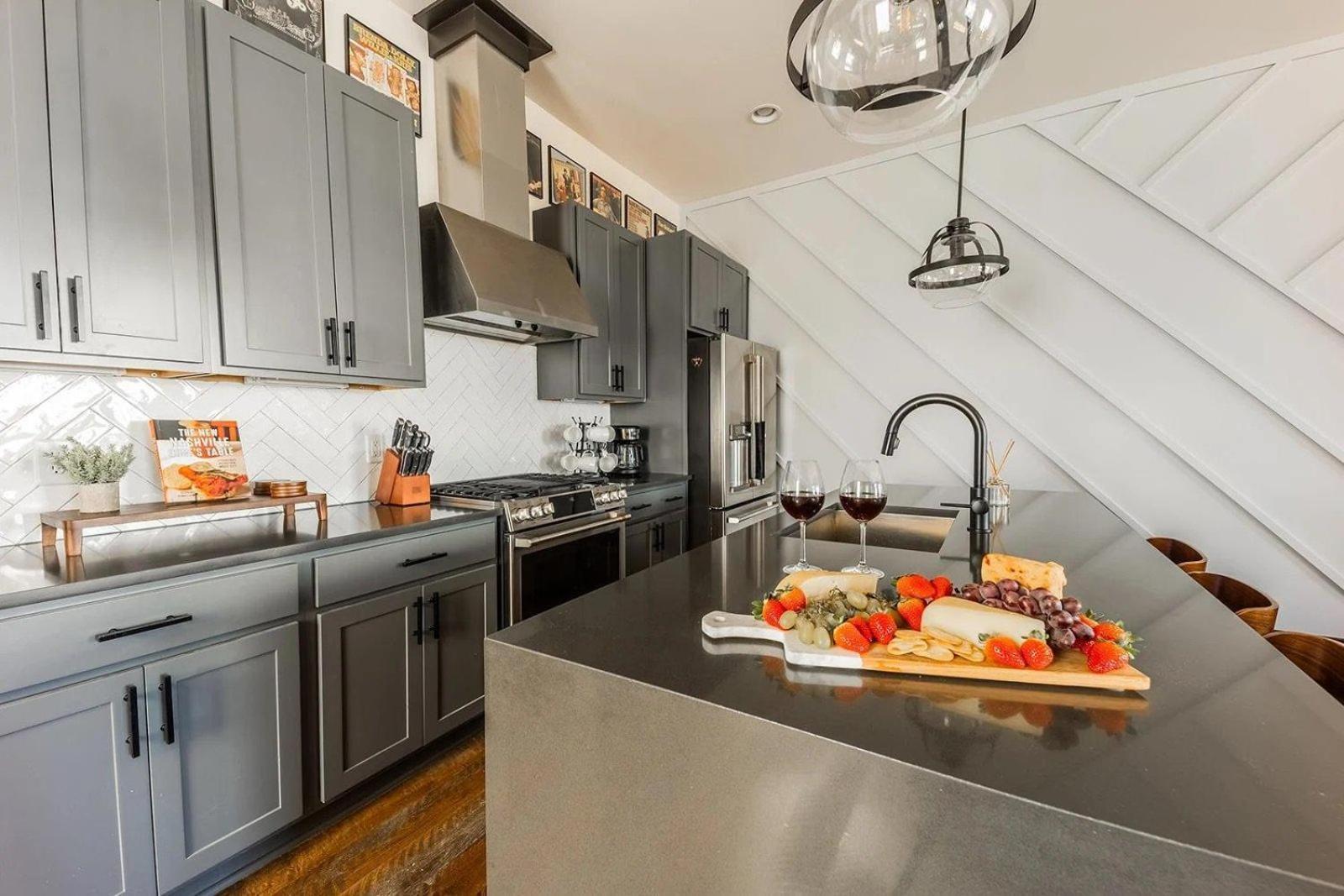 Boots & Broadway - 2 Units - Mins To Broadway Holiday home Nashville