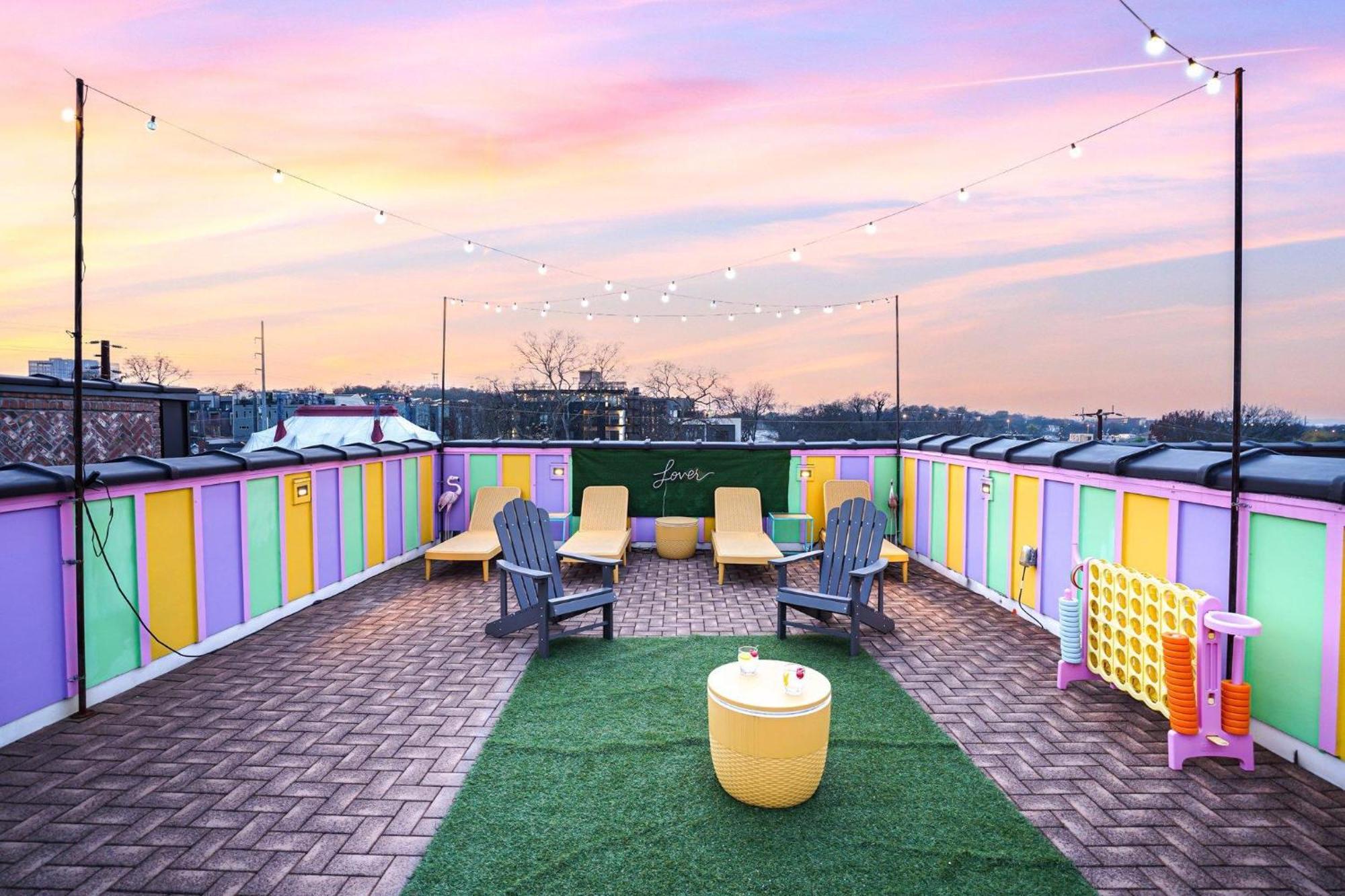 Swiftie Dream House-rooftop Patio-mins To Broadway