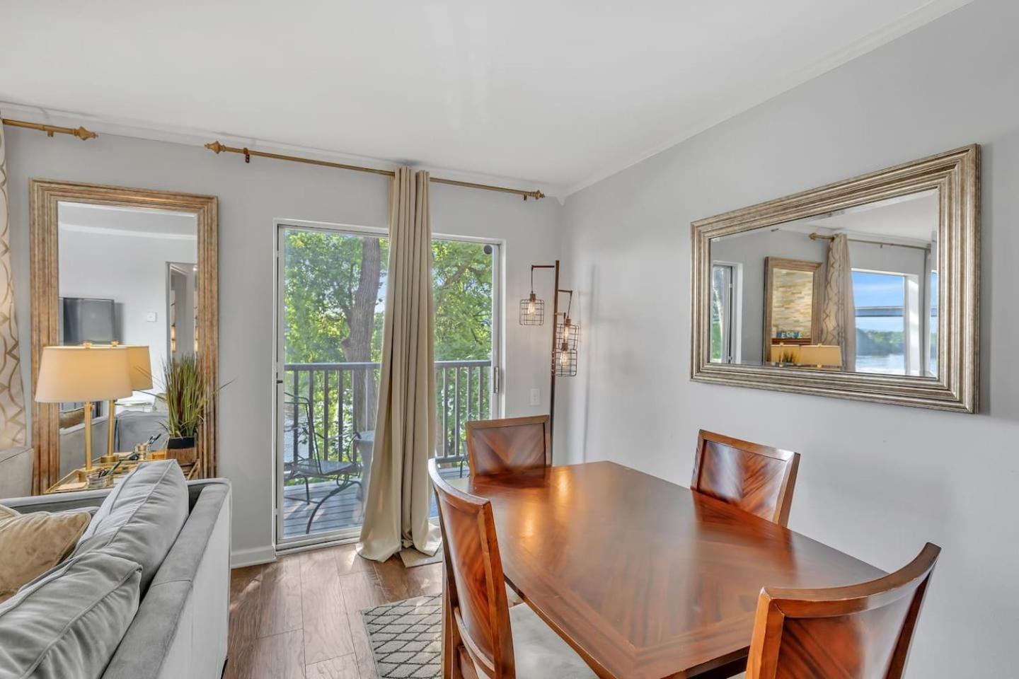 2br2bthsleep 6, Walk To Broadway! Pool