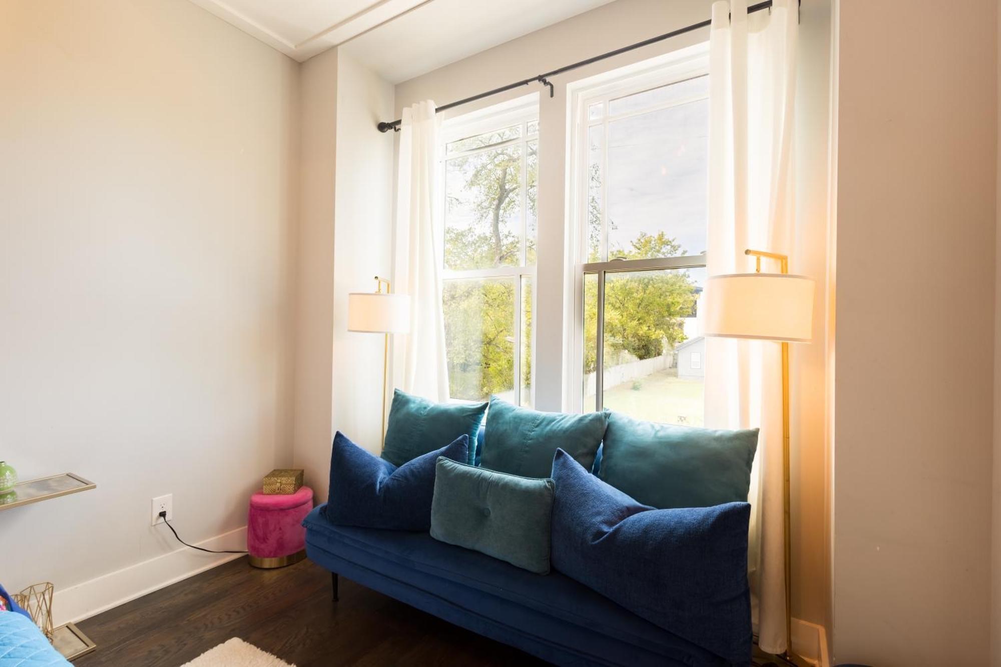 Apartment Heights Townhome With Free Parking & 3 Baths Nashville
