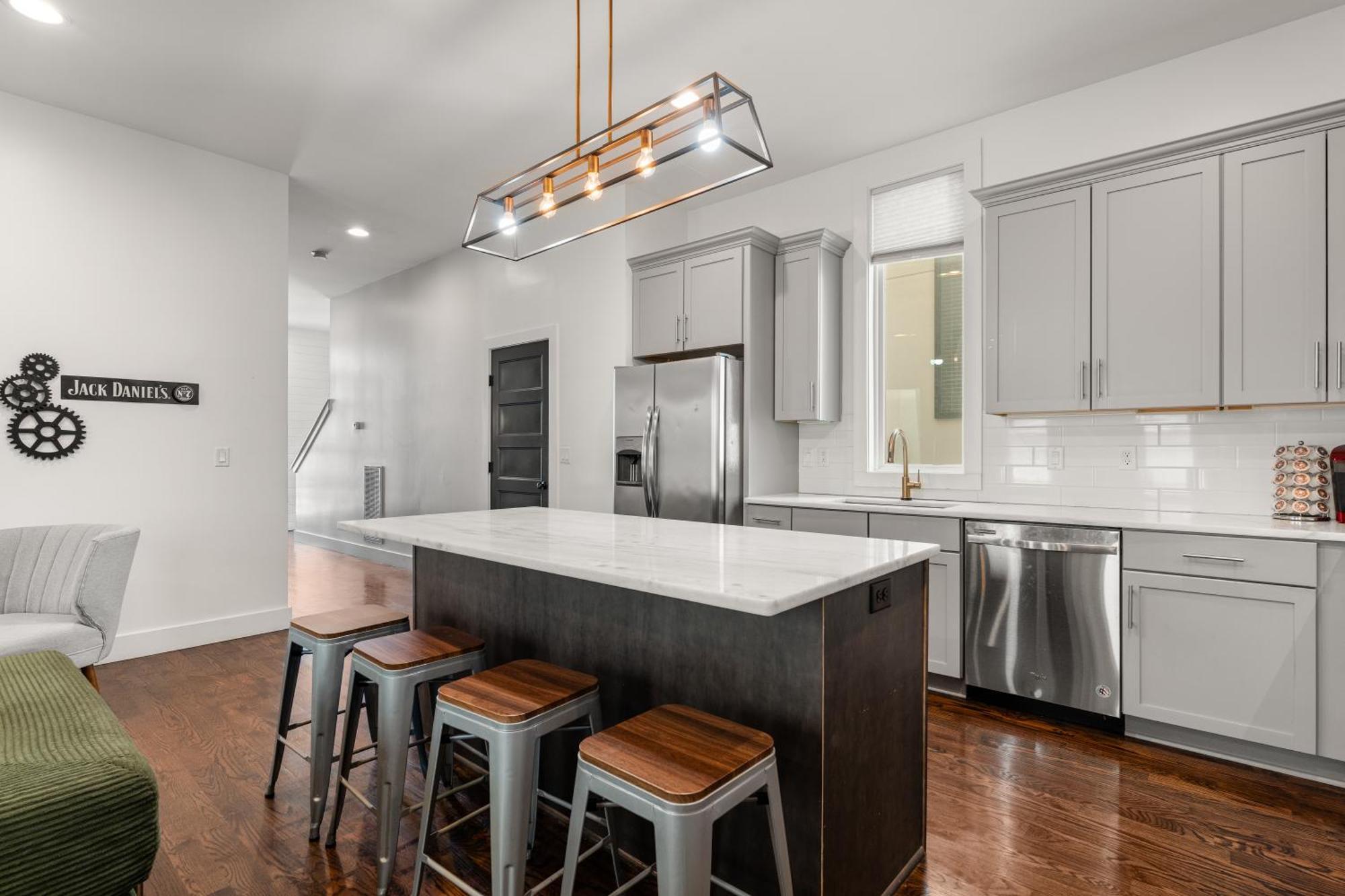 Downtown Views With Rooftop Golf Grill And Firepit Only 8min To Broadway * Nashville