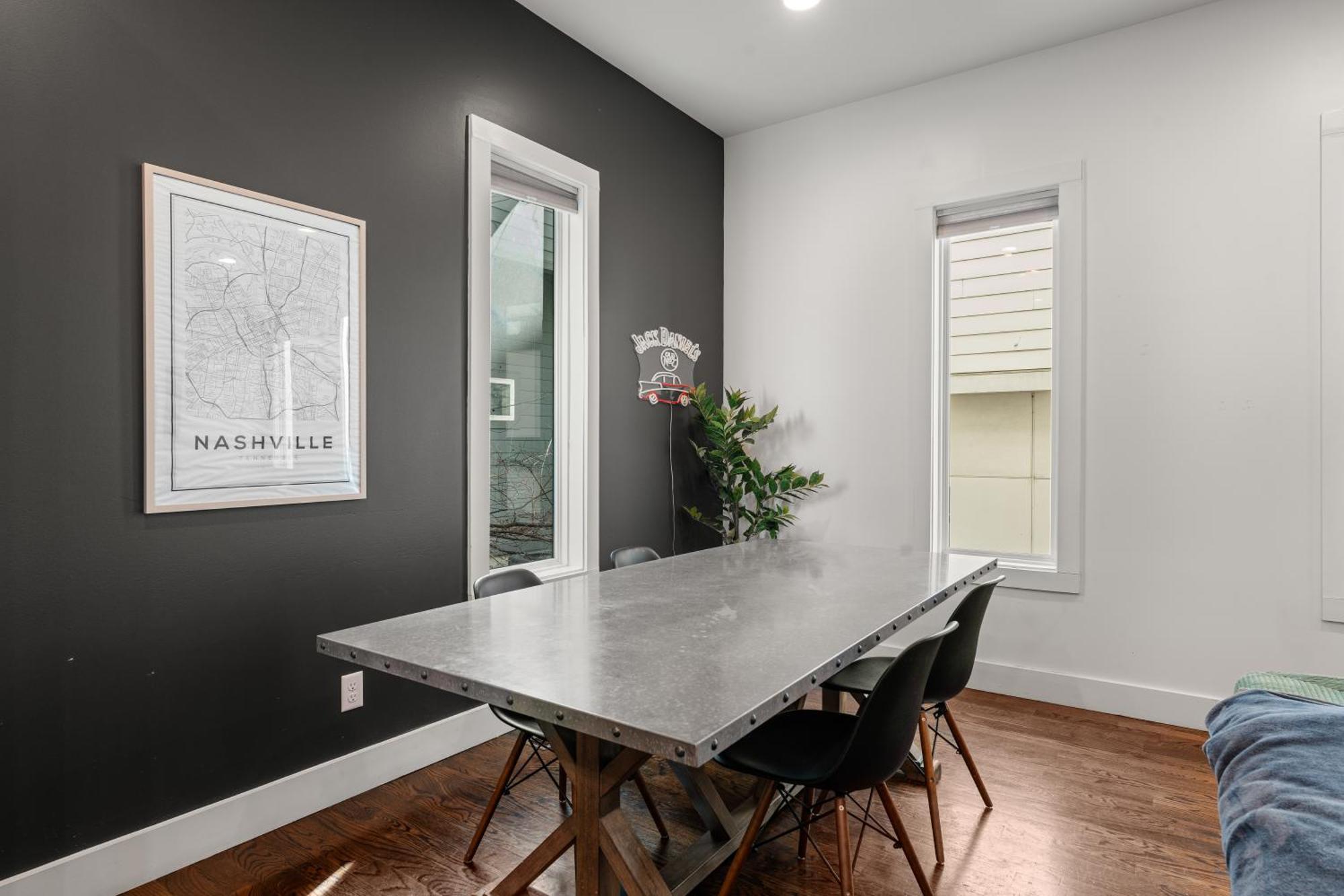 Downtown Views With Rooftop Golf Grill And Firepit Only 8min To Broadway Holiday home Nashville