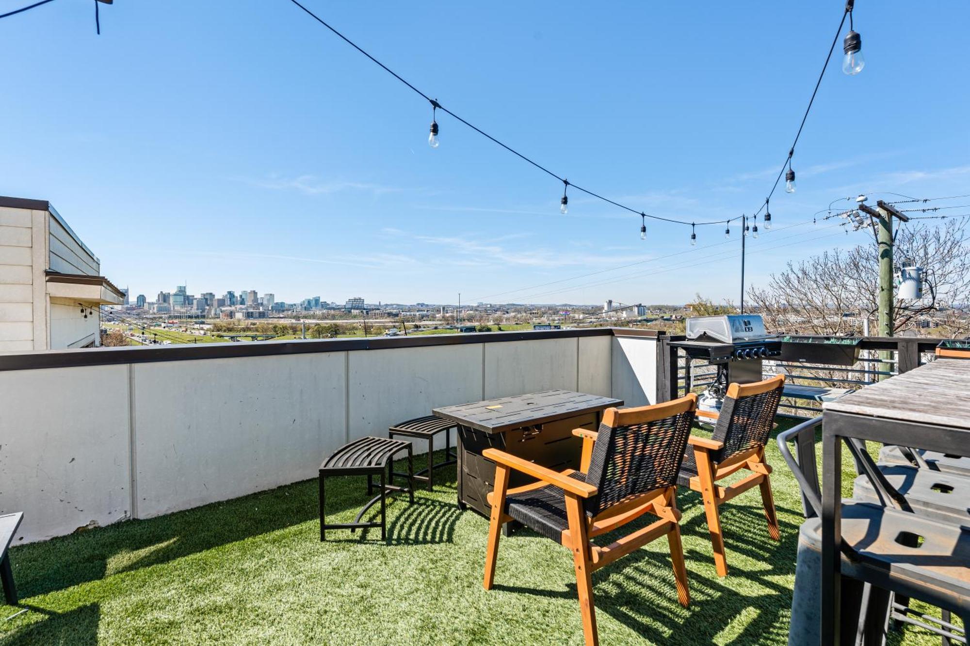 Holiday home Downtown Views With Rooftop Golf Grill And Firepit Only 8min To Broadway *