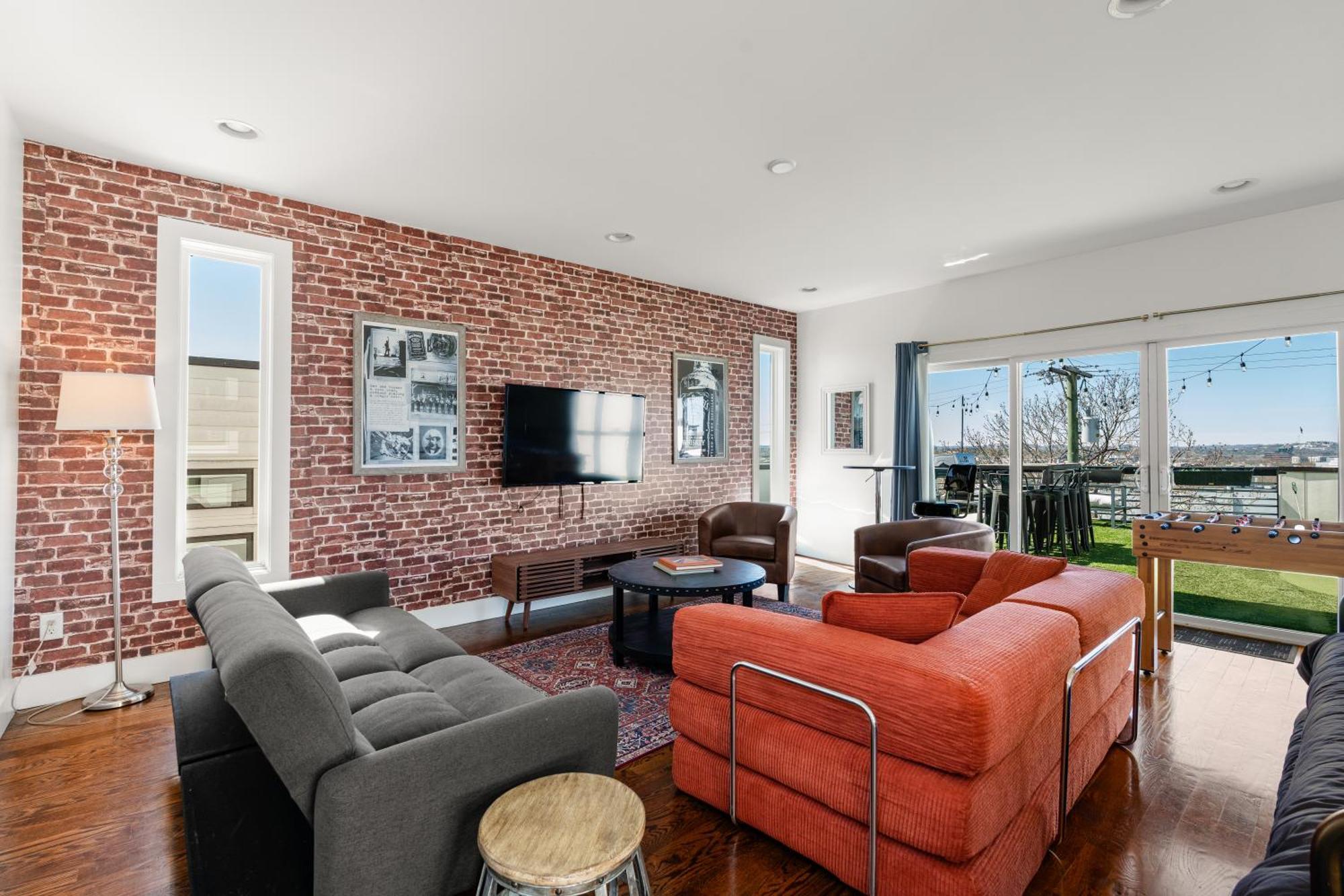 Downtown Views With Rooftop Golf Grill And Firepit Only 8min To Broadway * Nashville