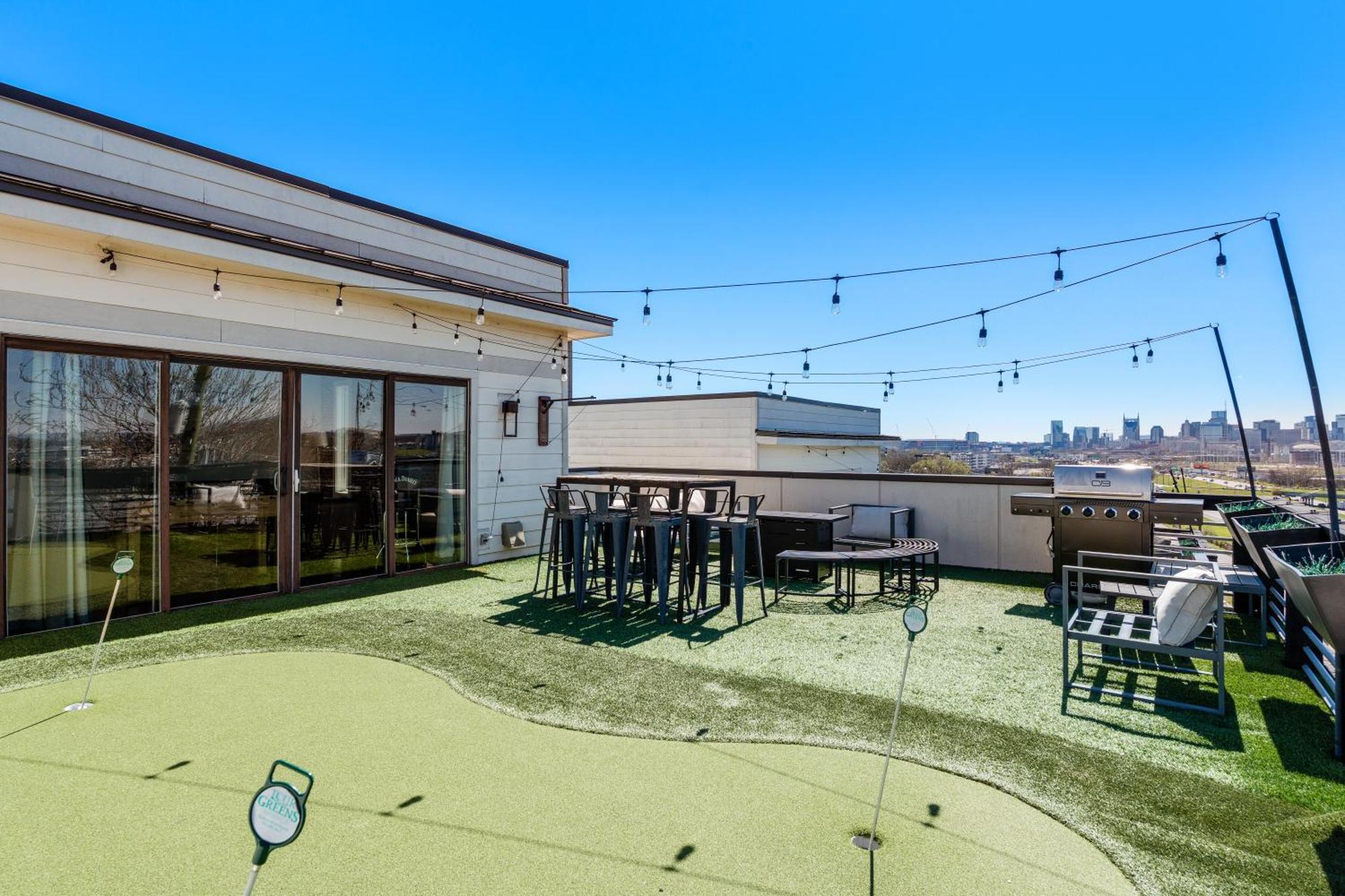 Downtown Views With Rooftop Golf Grill And Firepit Only 8min To Broadway * Nashville