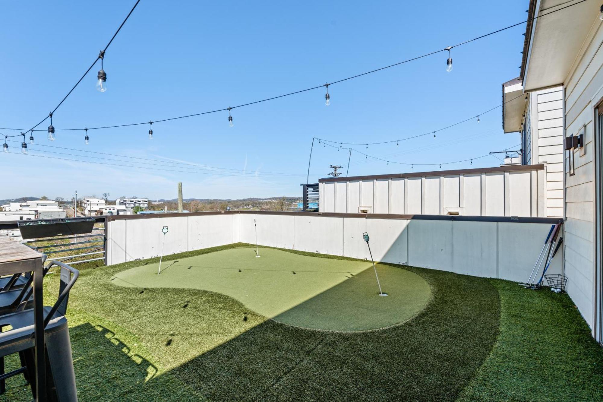 Downtown Views With Rooftop Golf Grill And Firepit Only 8min To Broadway * Nashville