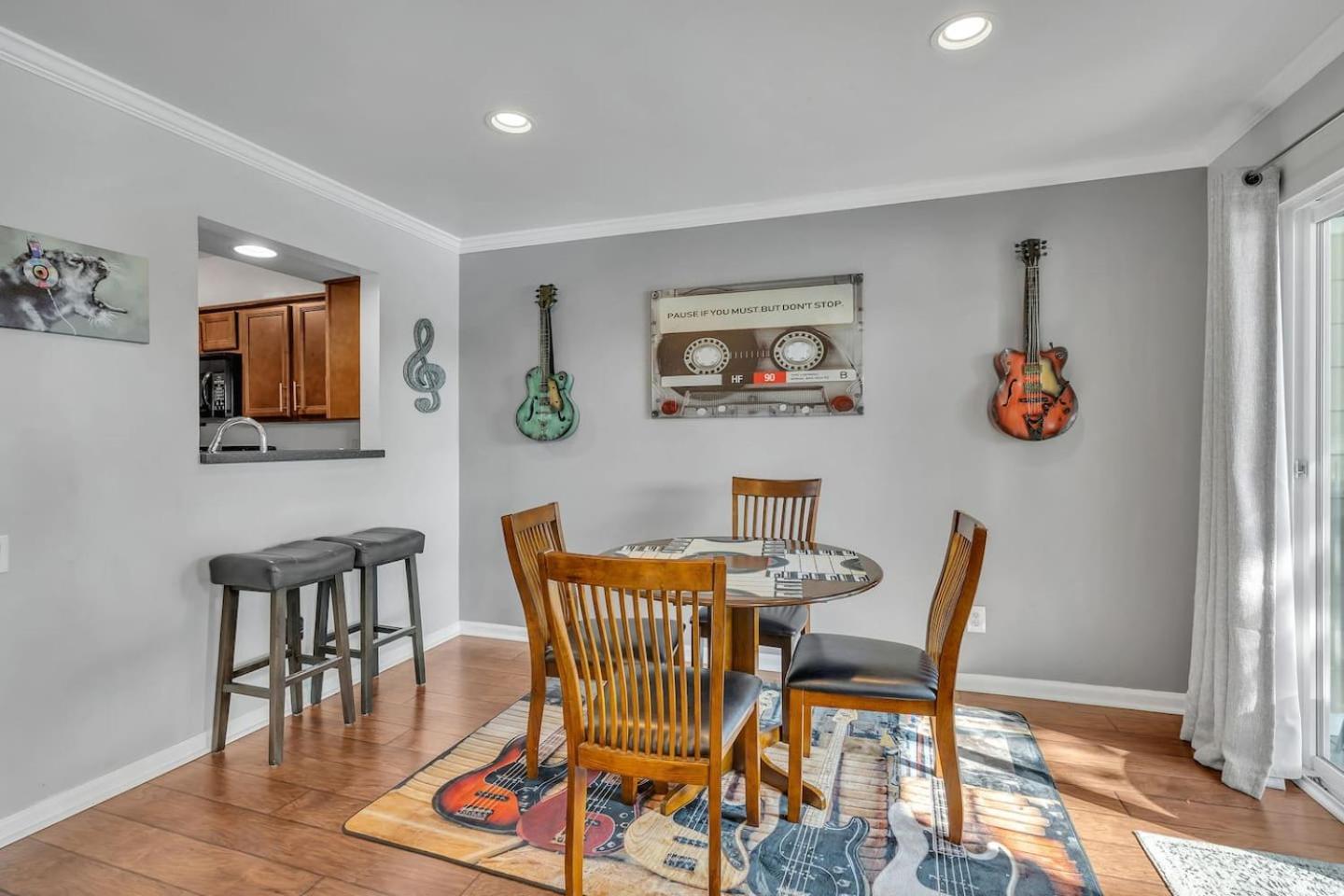Walk To Broadway! 2Br2Bath Condo, Sleeps 6, Pool