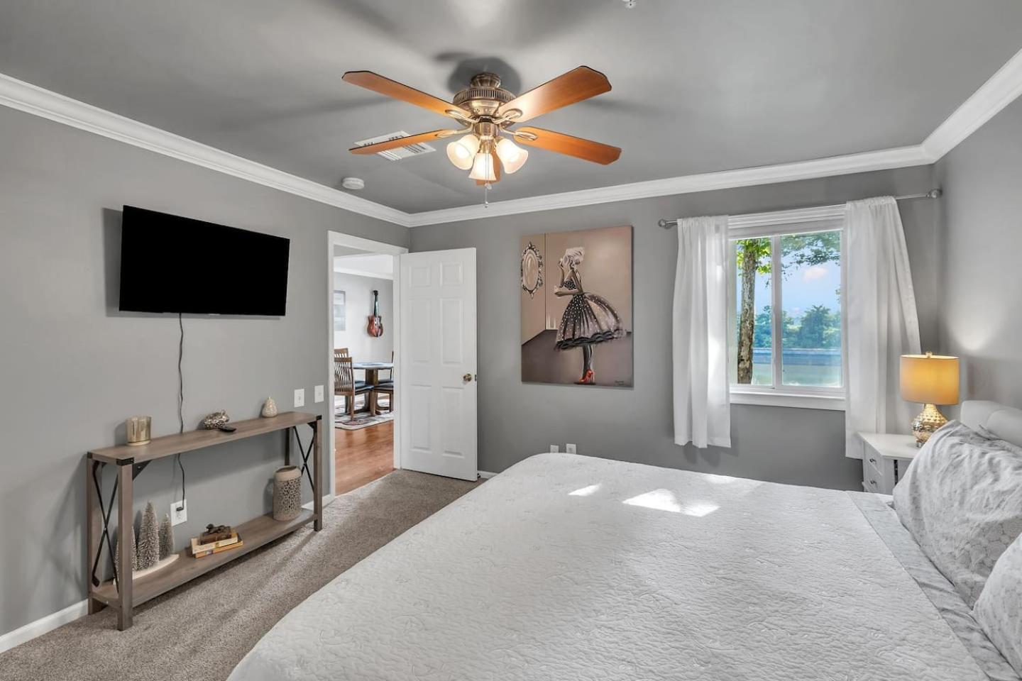 Walk To Broadway! 2Br2Bath Condo, Sleeps 6, Pool Apartment