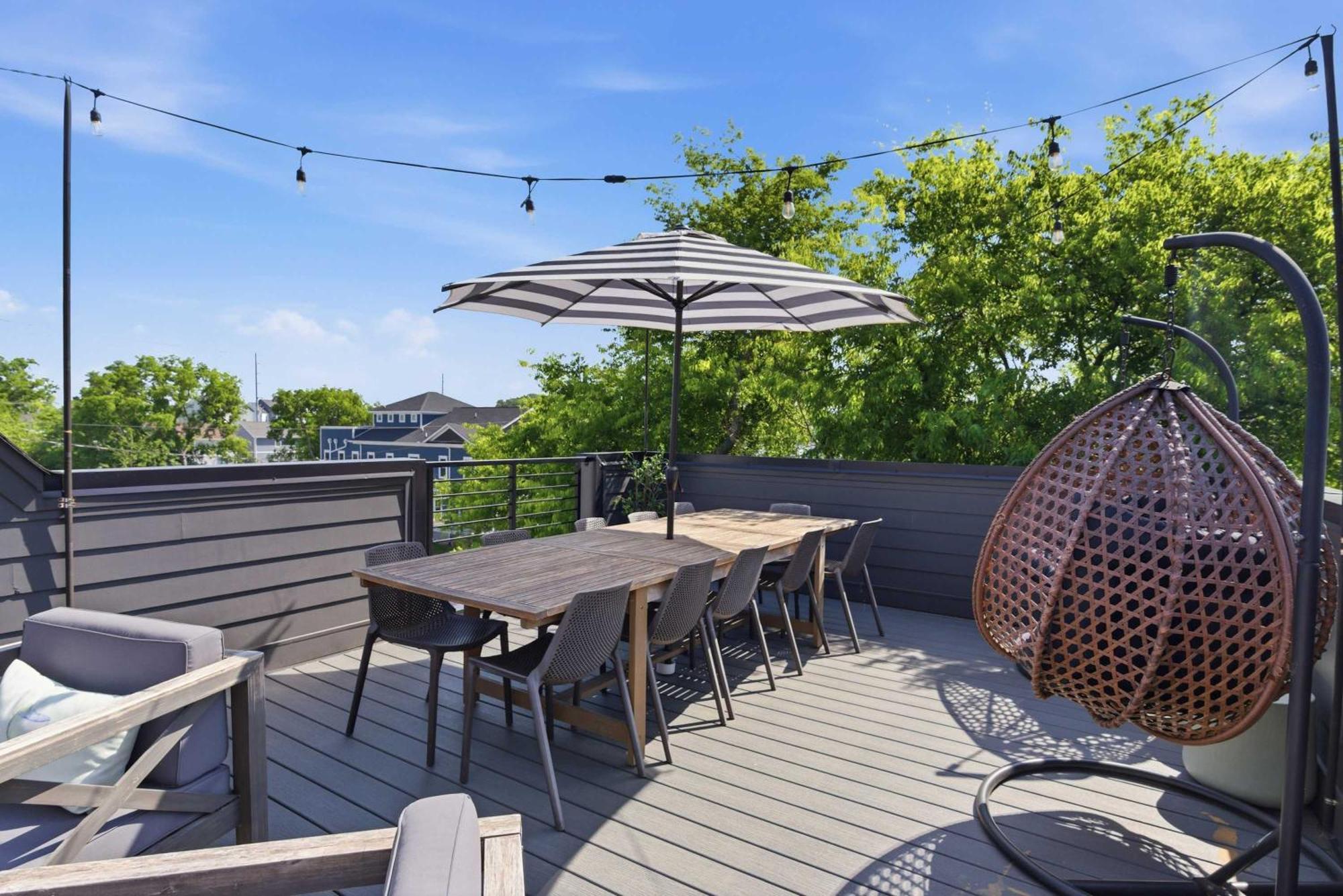 Designer Single Family House-rooftop- Hot Tub *