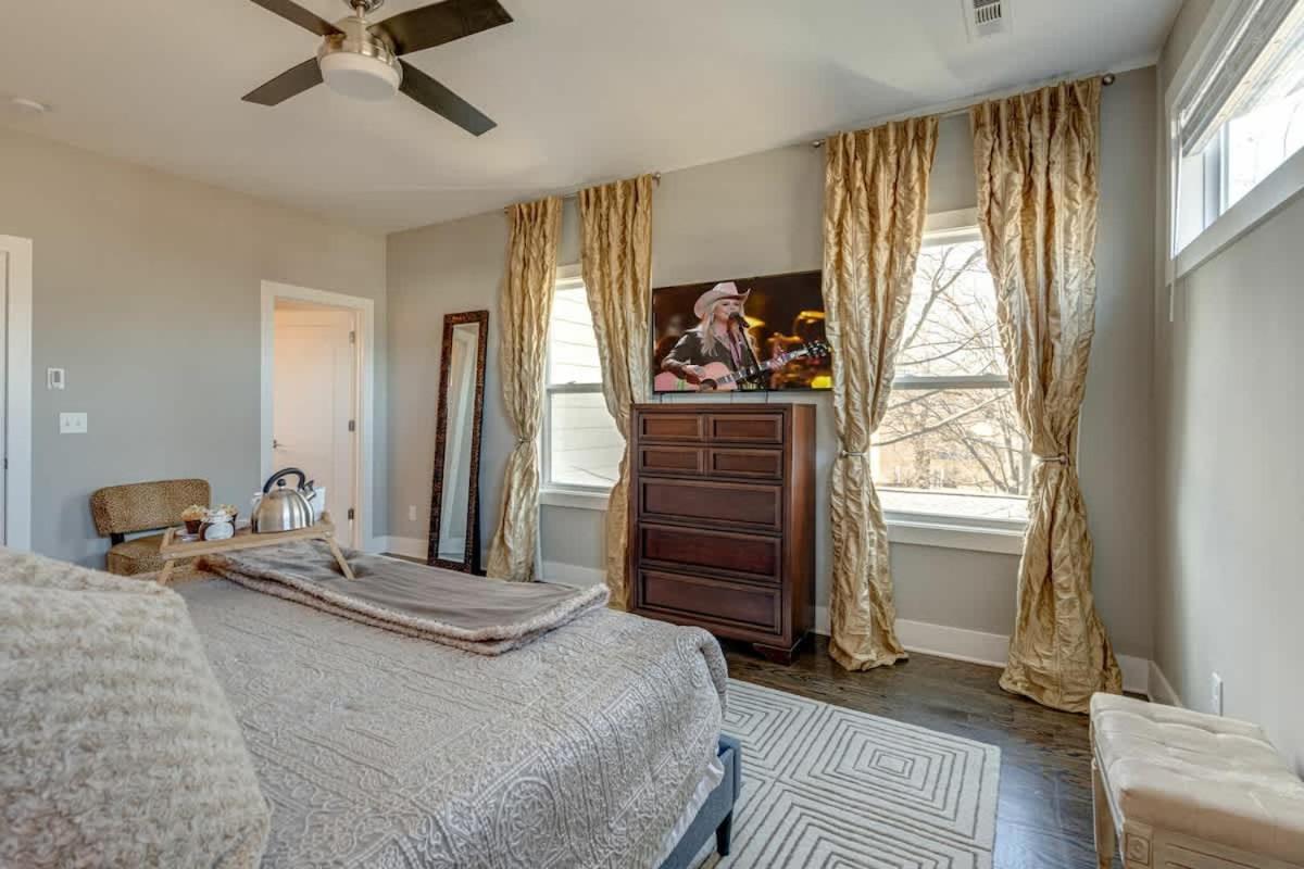 Cultured Coach - Music Row - Mins To Downtown *