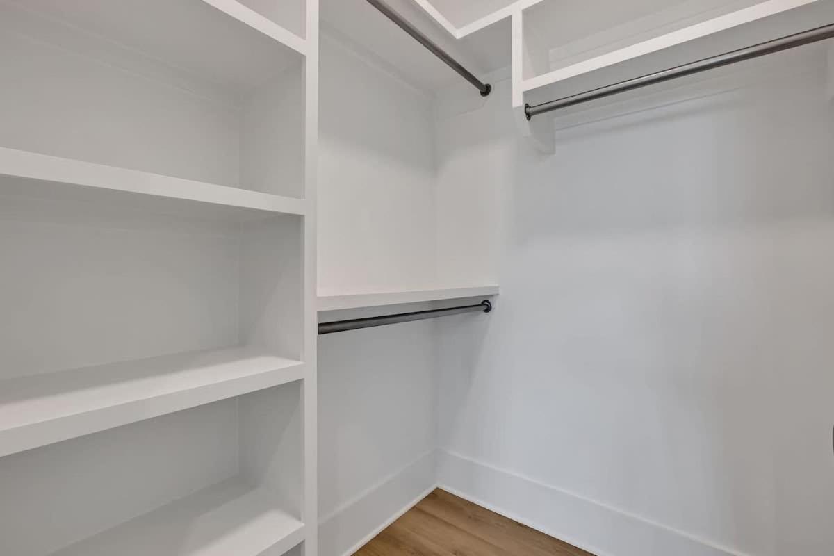 Tenor - Private Rooftop - 8 Mins To Broadway Holiday home *
