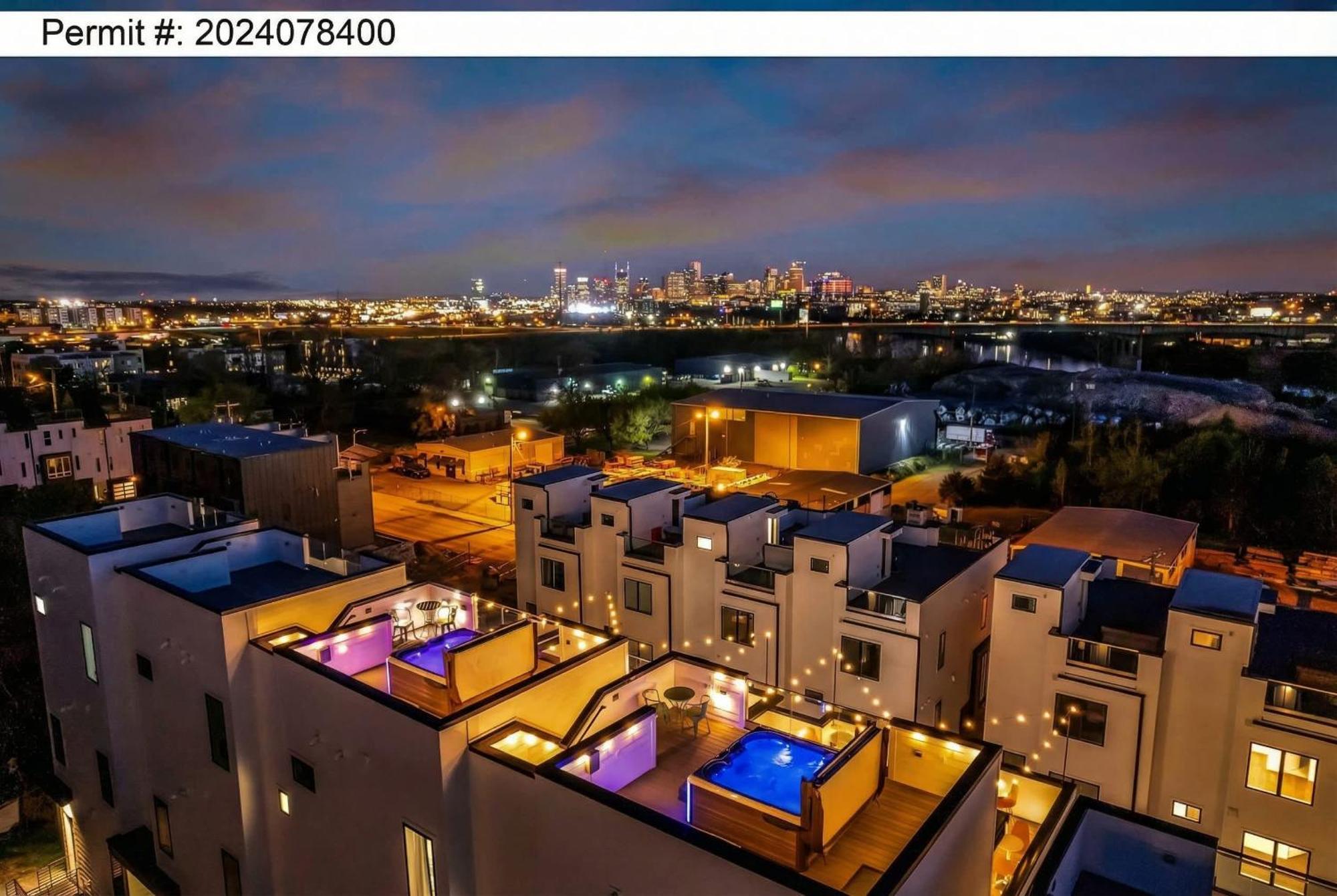 Rooftop Hot Tub Views Pac-man Pool Table