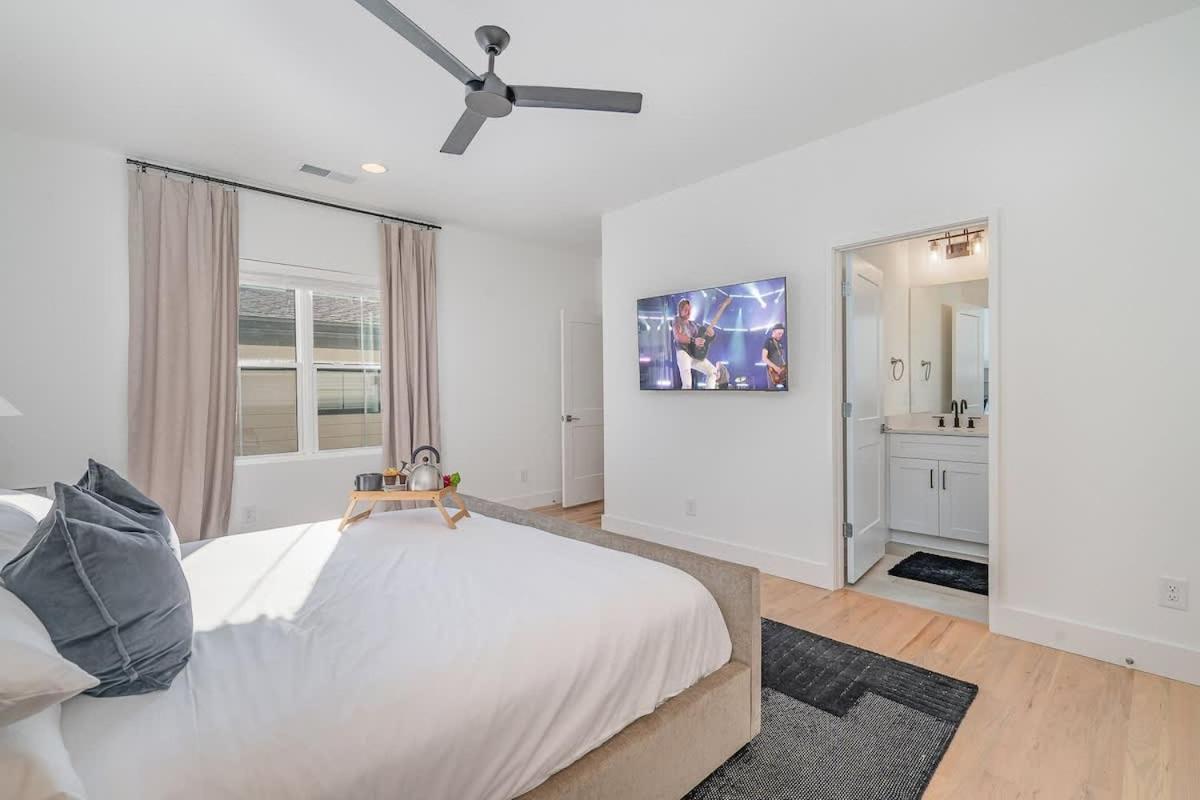 Holiday home Aurora-private Deck-9 Mins To Broadway *