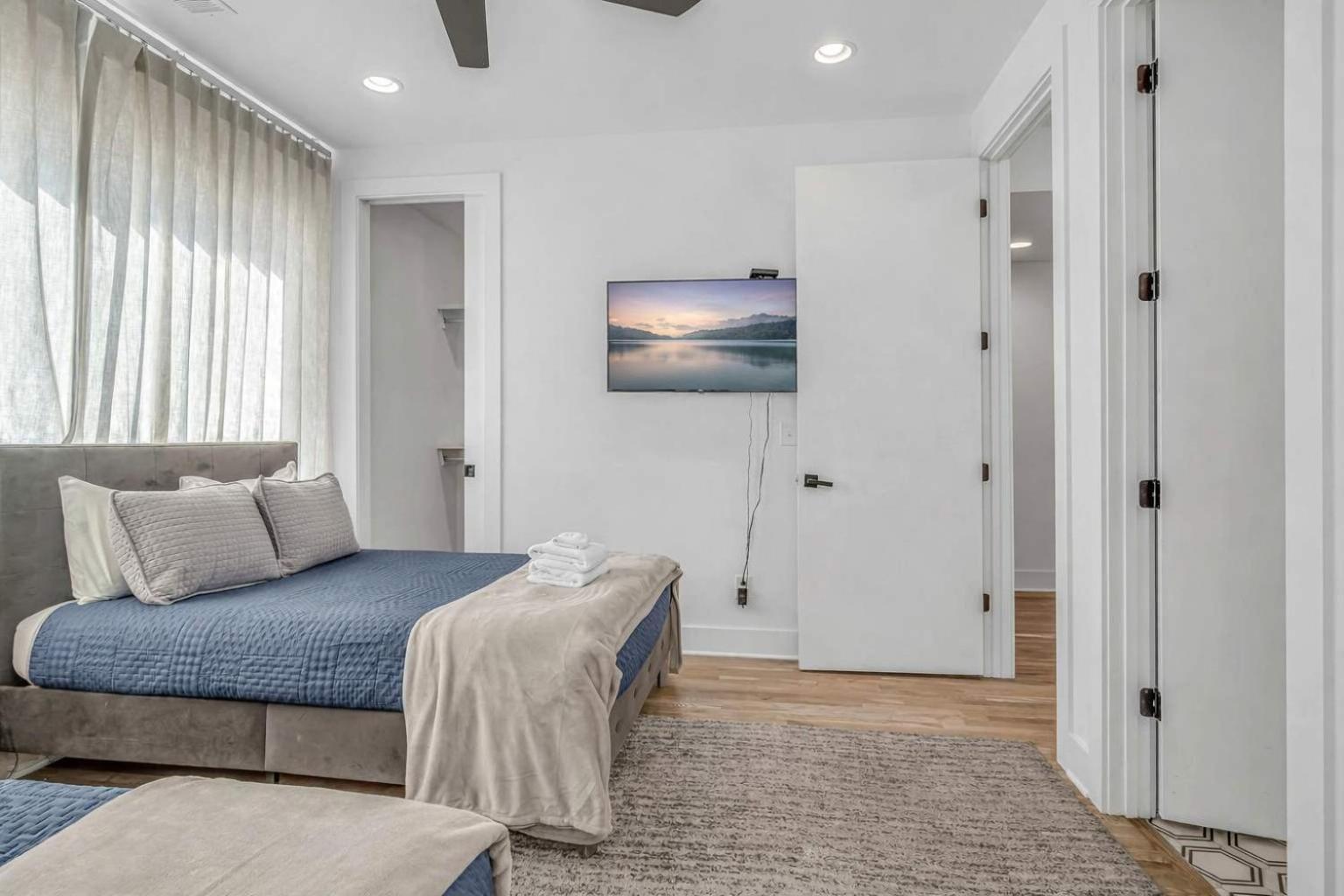 Holiday home Spectacular Double Rooftop 7 Mins To Broadway Nashville