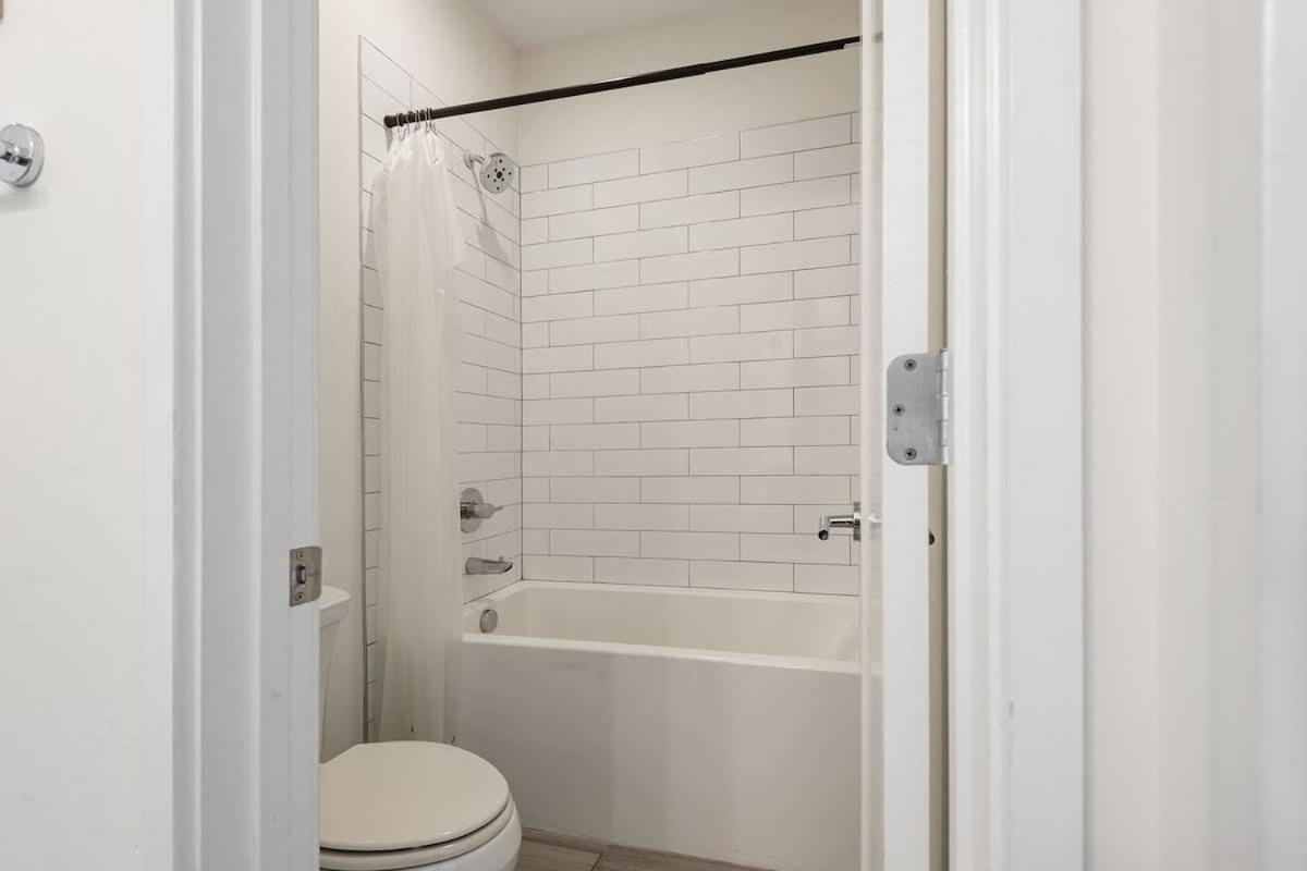 Citrine-private Patio & Balcony-near Germantown Holiday home