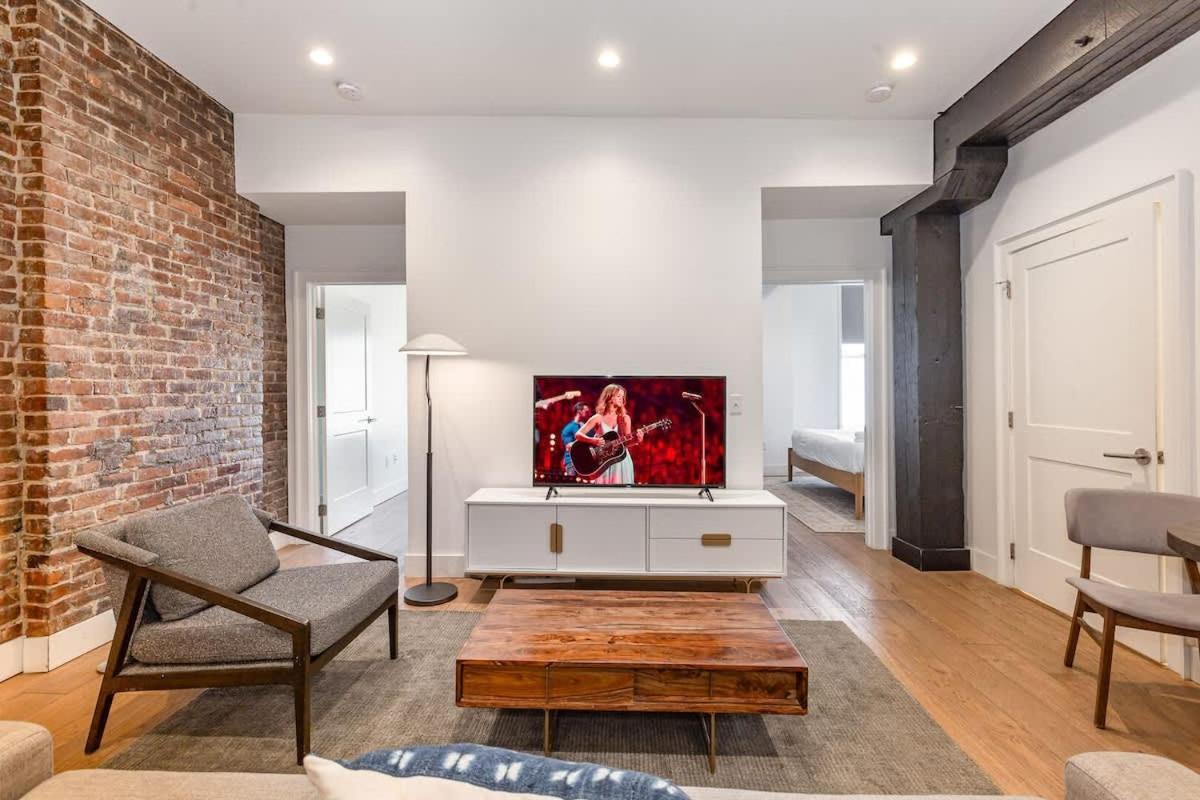 Holiday home The Saddlery-tracklist-2 Units-walk To Broadway Nashville