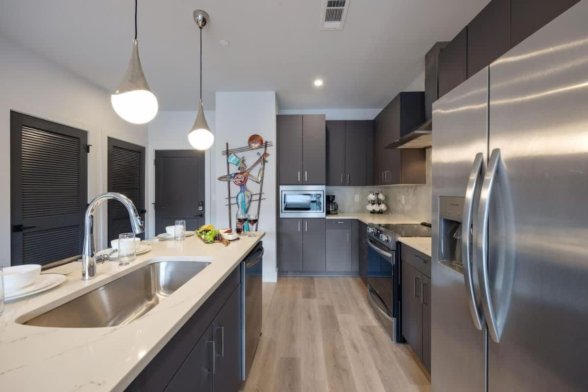 Reverb - Odyssey - Pool & Gym - Heart Of Midtown Holiday home *