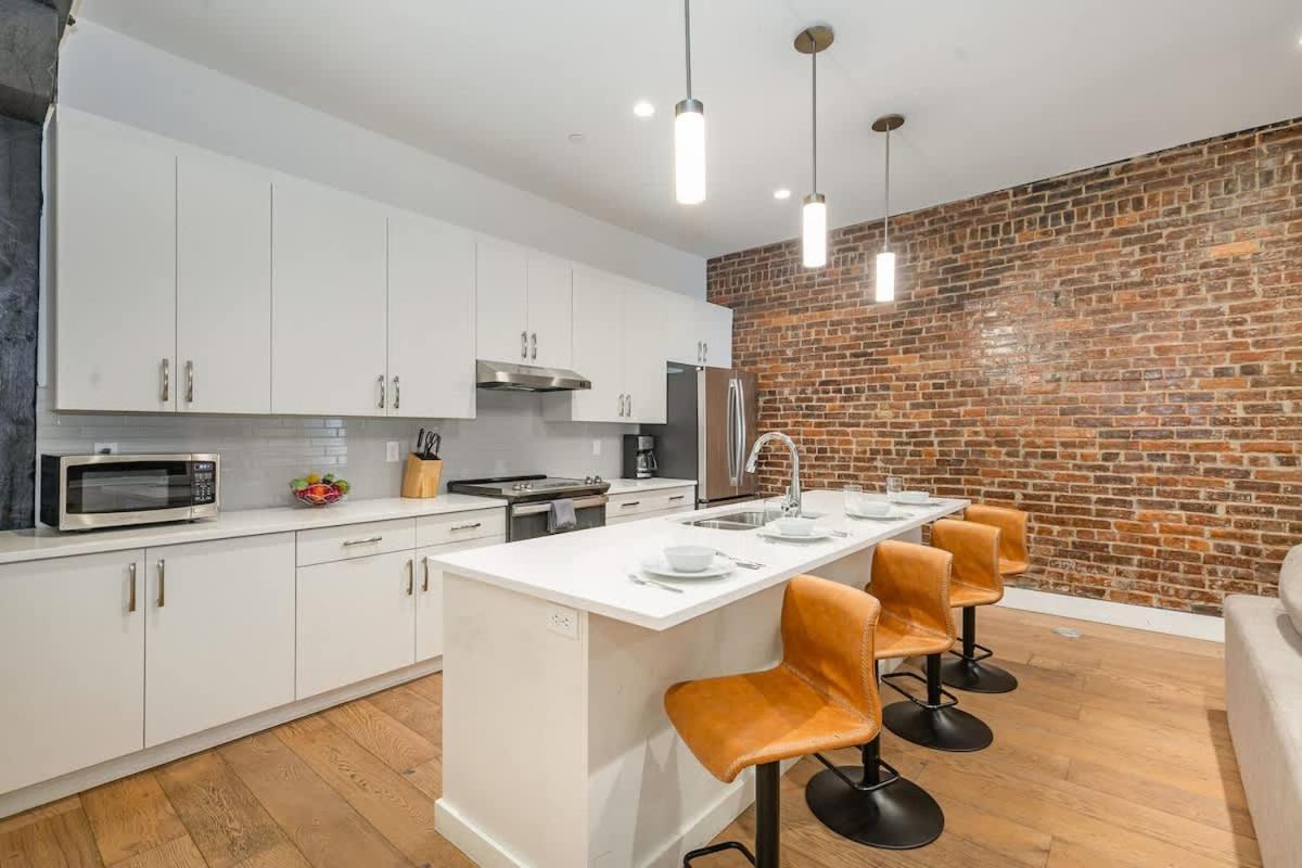 Holiday home The Saddlery-tracklist-2 Units-walk To Broadway Nashville