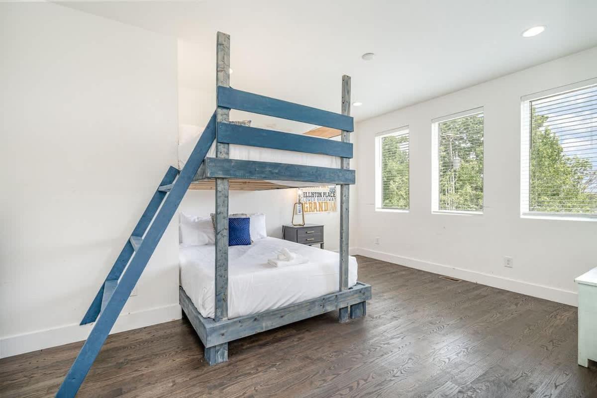 Riff & Rest - 2 Stylish Homes - Mins To Germantown Holiday home Nashville