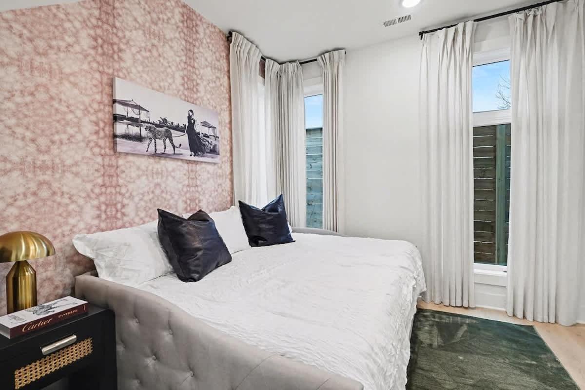 Halo-rooftop Patio & Game Room-mins To Broadway Holiday home *