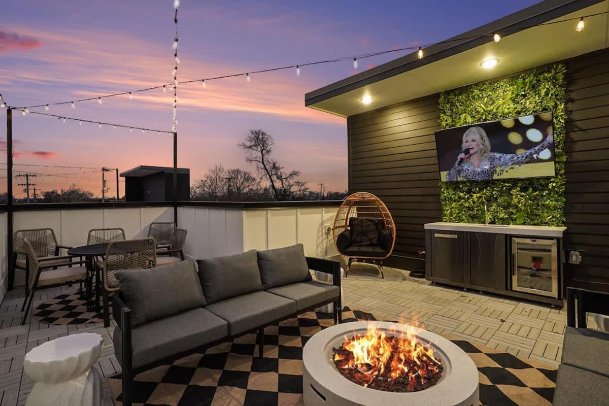 Halo-rooftop Patio & Game Room-mins To Broadway