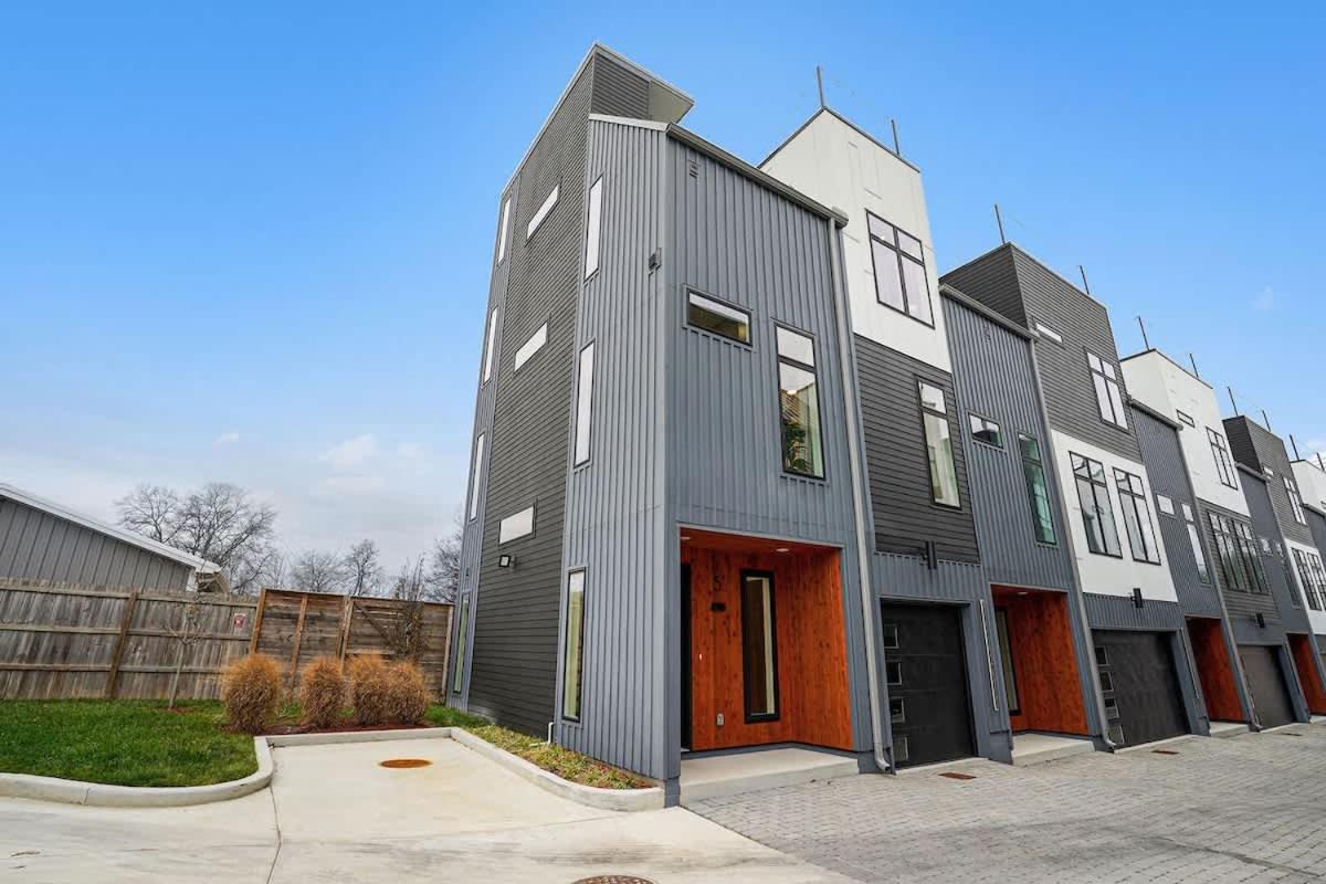 Halo-rooftop Patio & Game Room-mins To Broadway Holiday home *