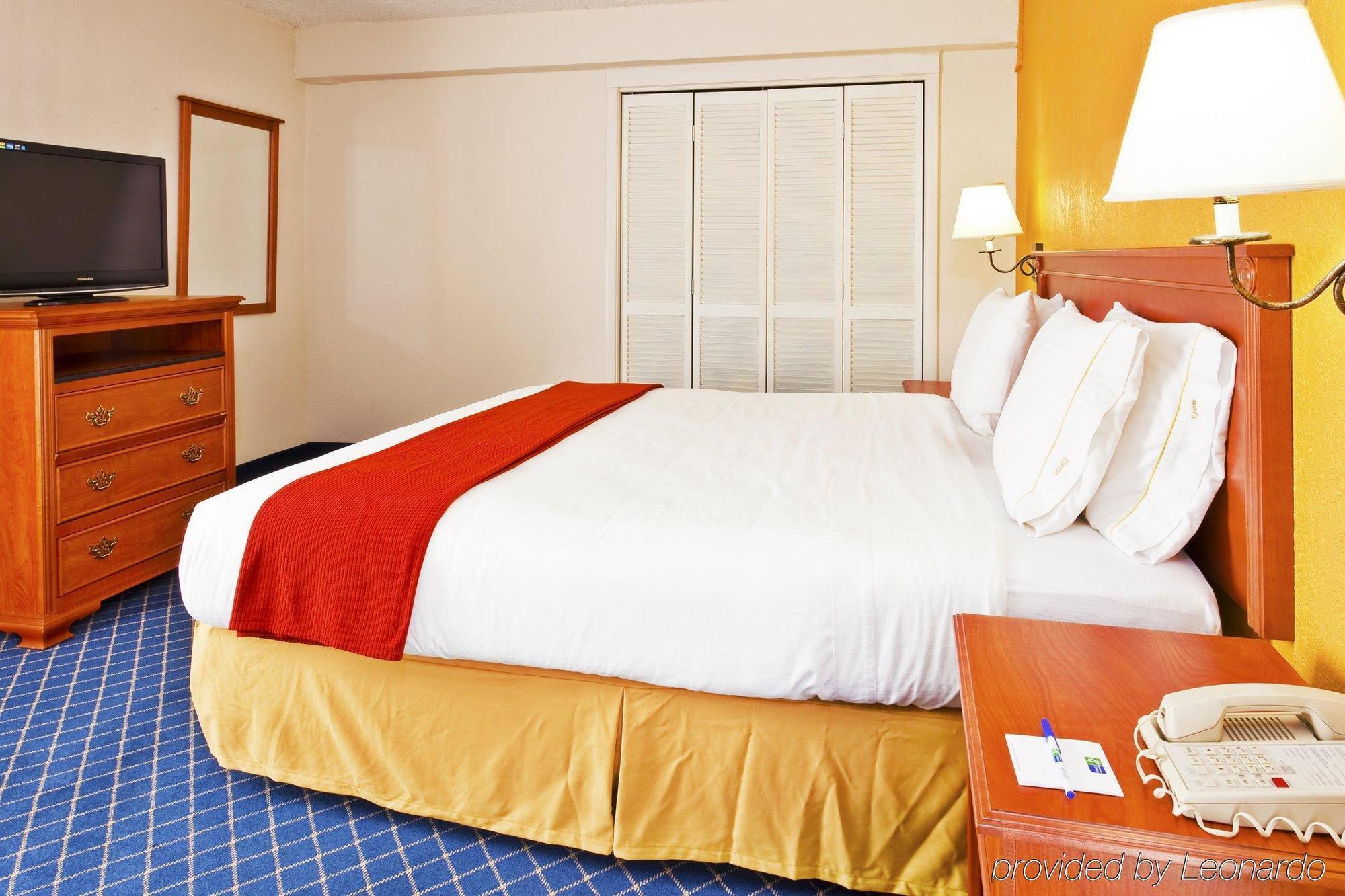 Express & Nashville-i-40 & I-24 Hotel Nashville