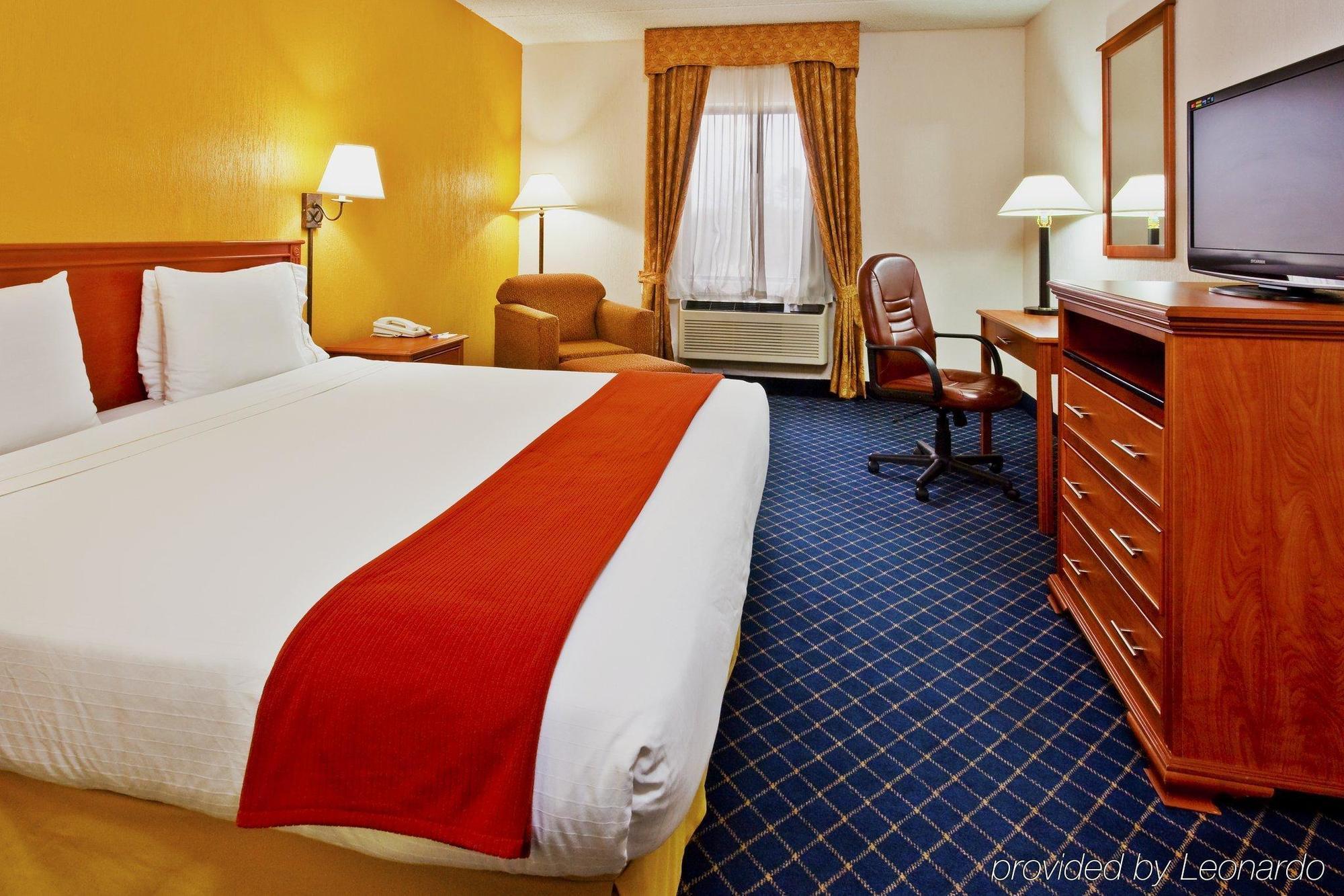 Express & Nashville-i-40 & I-24 Hotel Nashville
