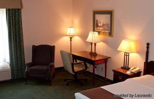 Holiday Express & Southeast - Antioch By Ihg Hotel 3*