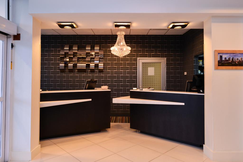 Hotel Country & By Radisson Airport Tn Nashville