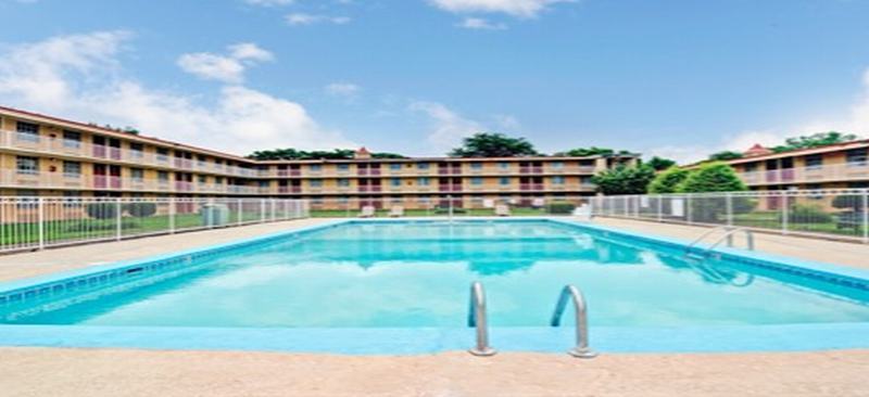 Super 8 Downtown Airport Nashville